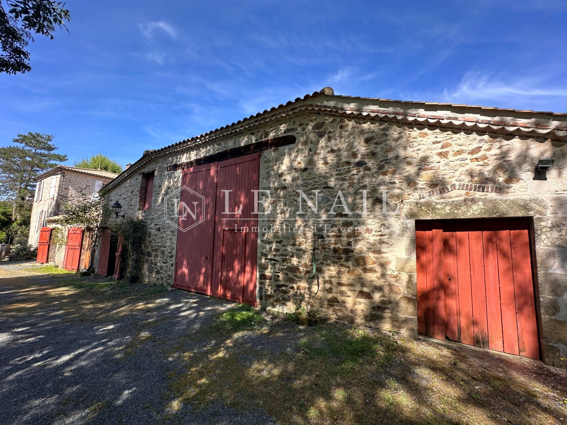house 14 rooms for sale on LA ROCHE SUR YON (85000)