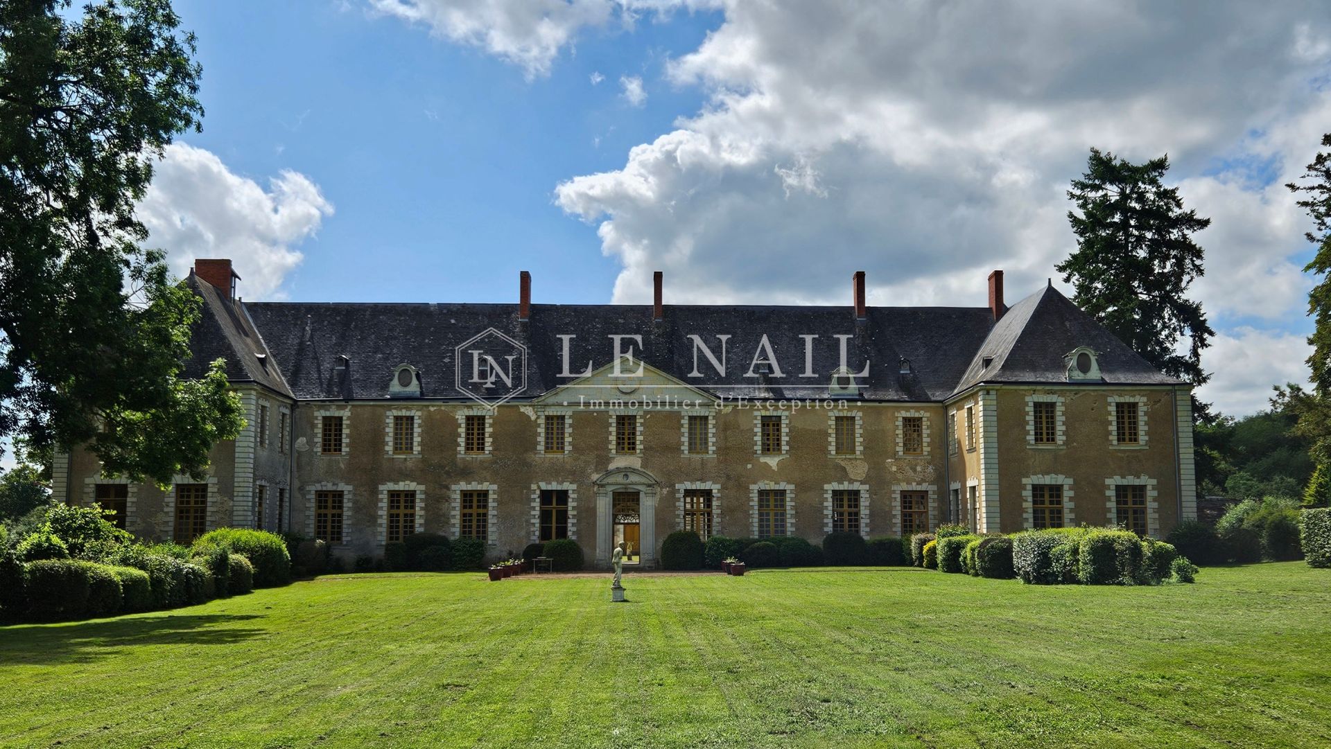 castle 21 rooms for sale on SABLE SUR SARTHE (72300)