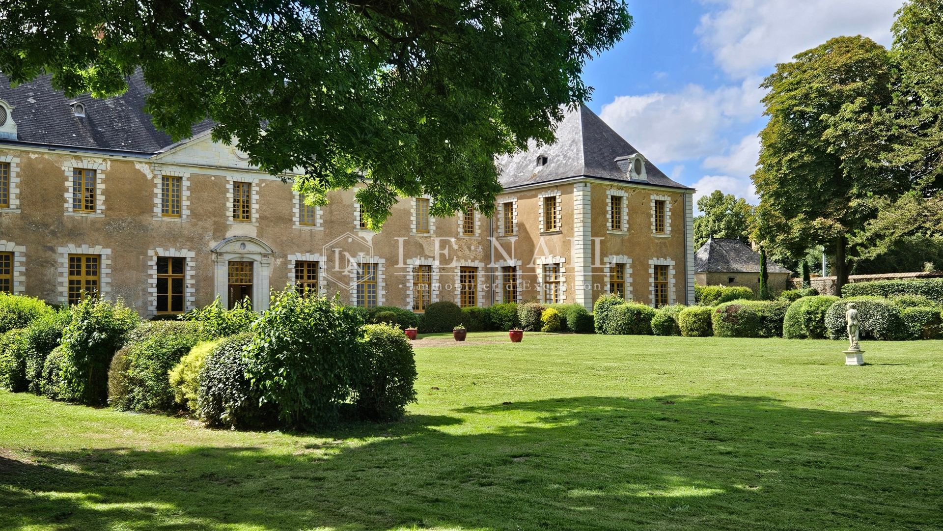 castle 21 rooms for sale on SABLE SUR SARTHE (72300)