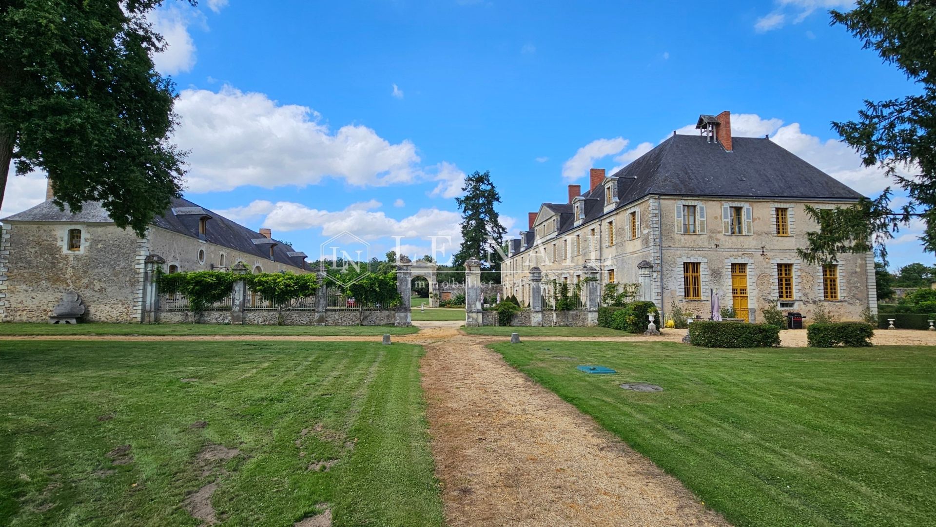castle 21 rooms for sale on SABLE SUR SARTHE (72300)