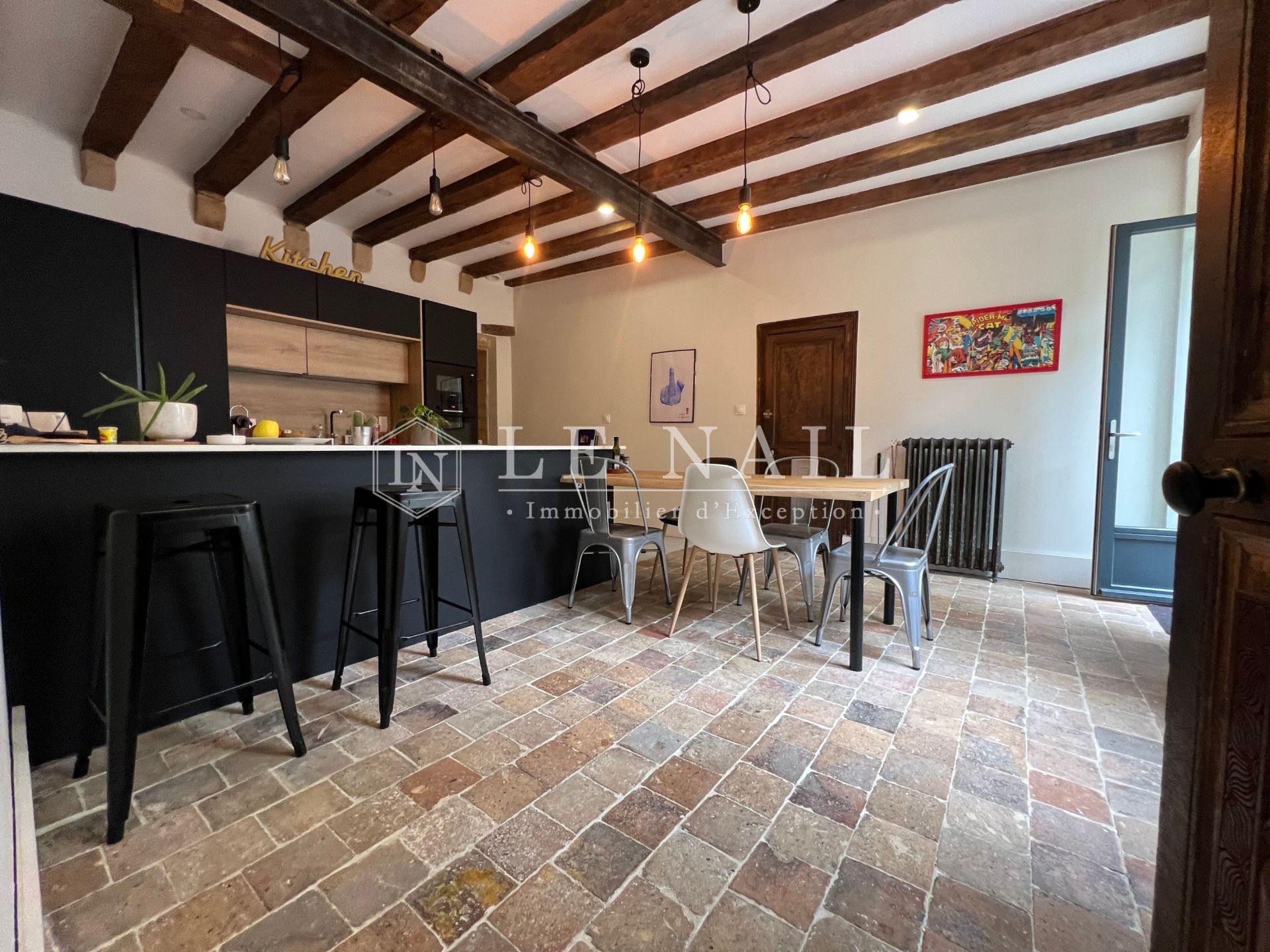 townhouse 12 rooms for sale on POITIERS (86000)