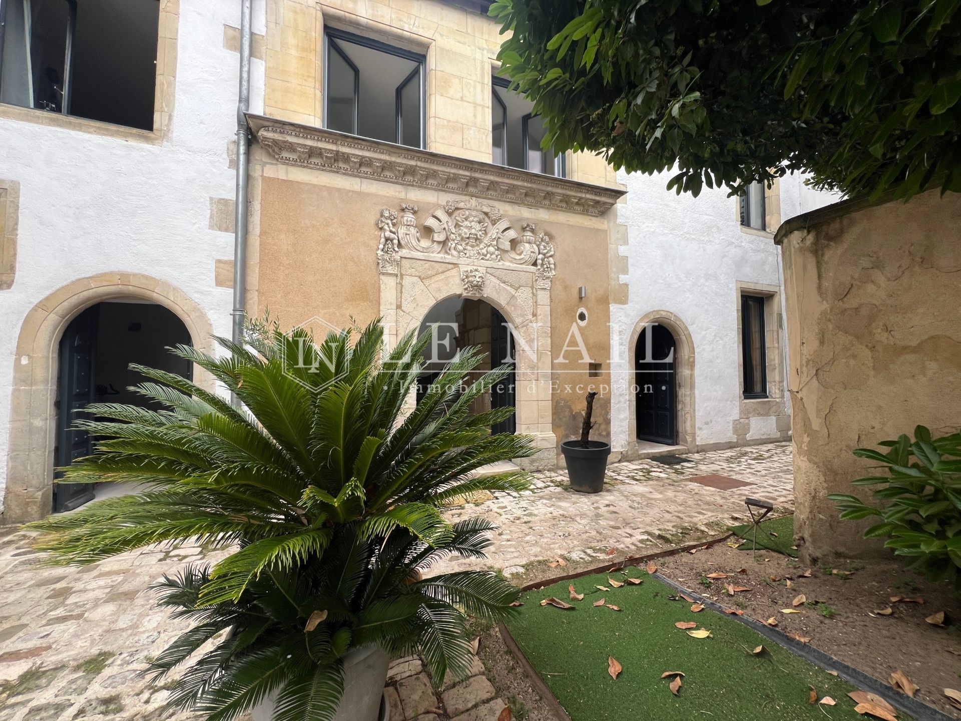 townhouse 12 rooms for sale on POITIERS (86000)