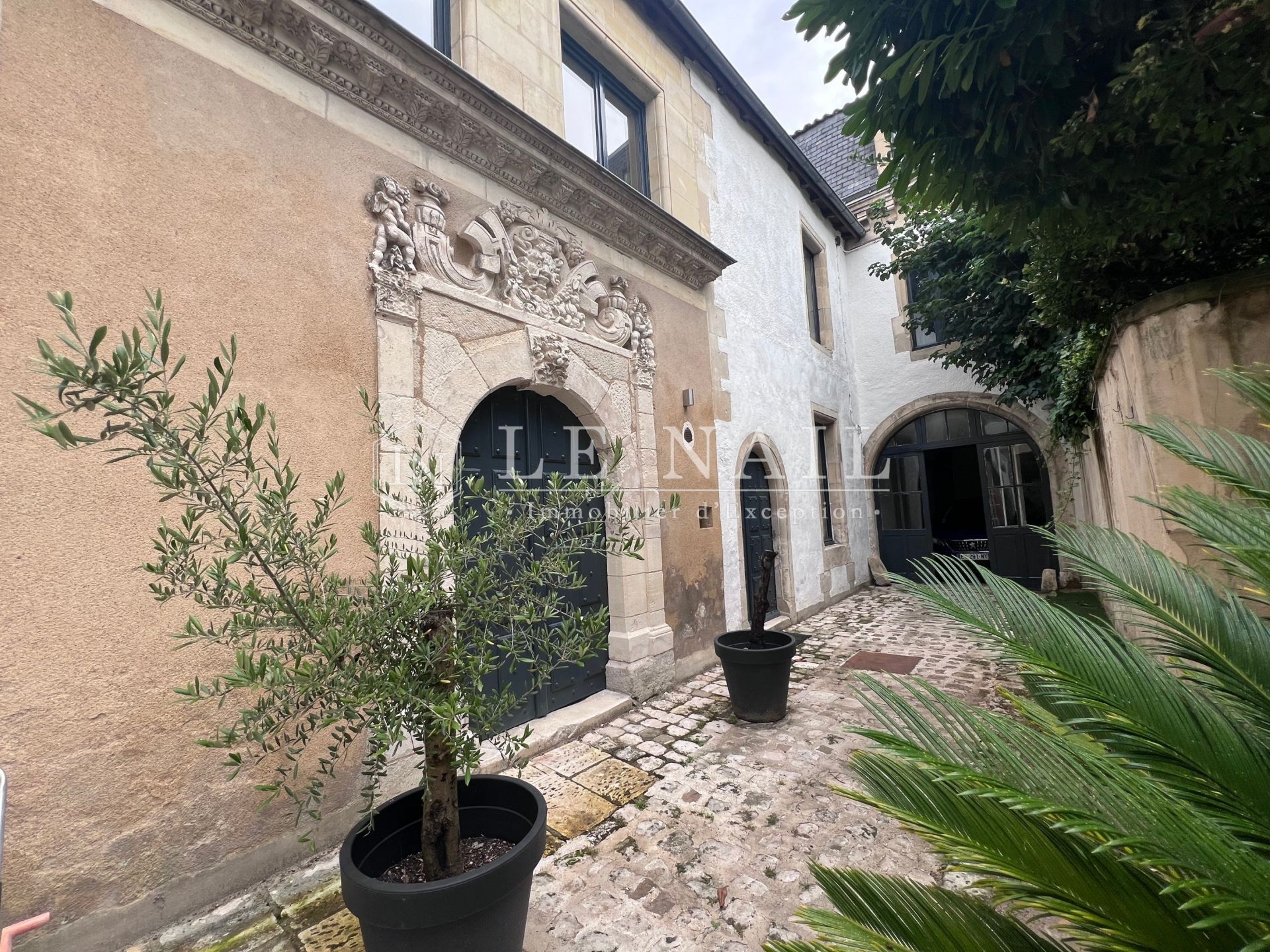 townhouse 12 rooms for sale on POITIERS (86000)