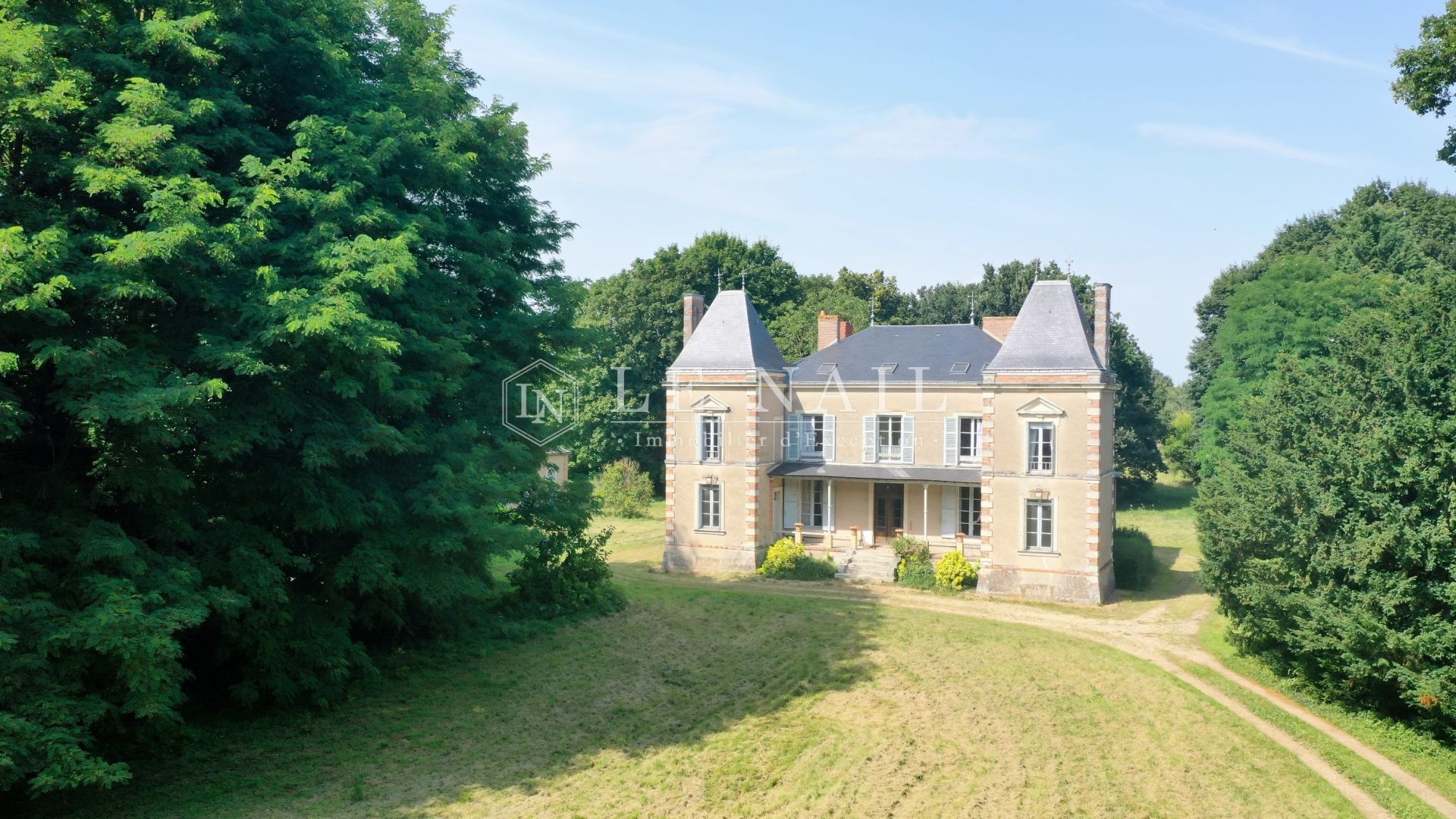 castle 12 rooms for sale on ANGERS (49000)