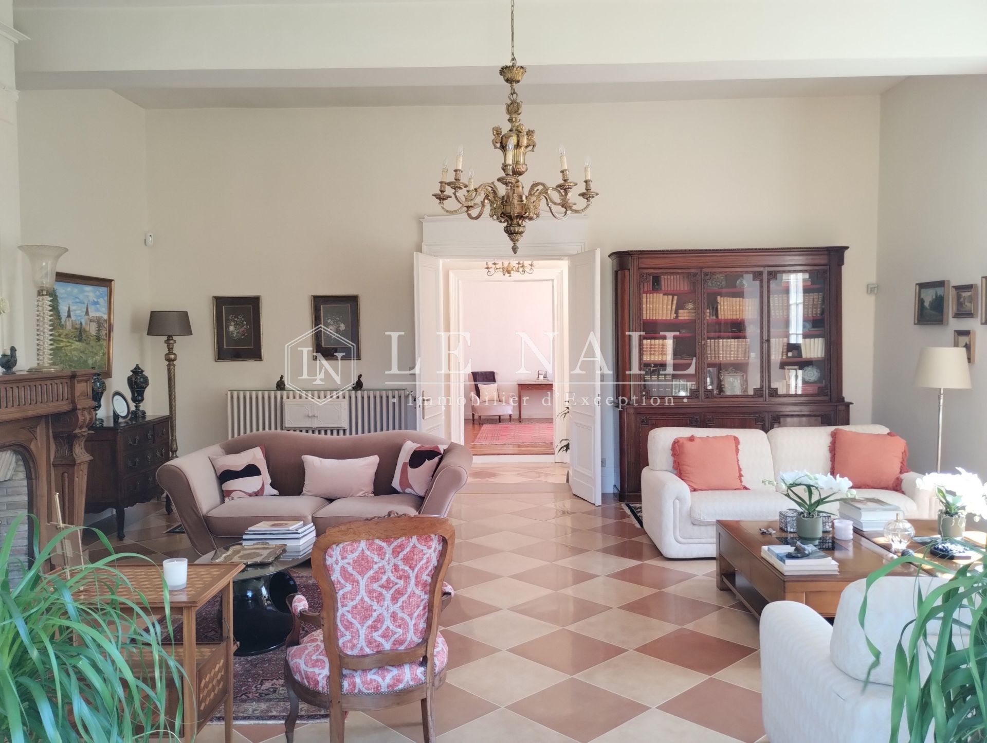 property 25 rooms for sale on BORDEAUX (33000)