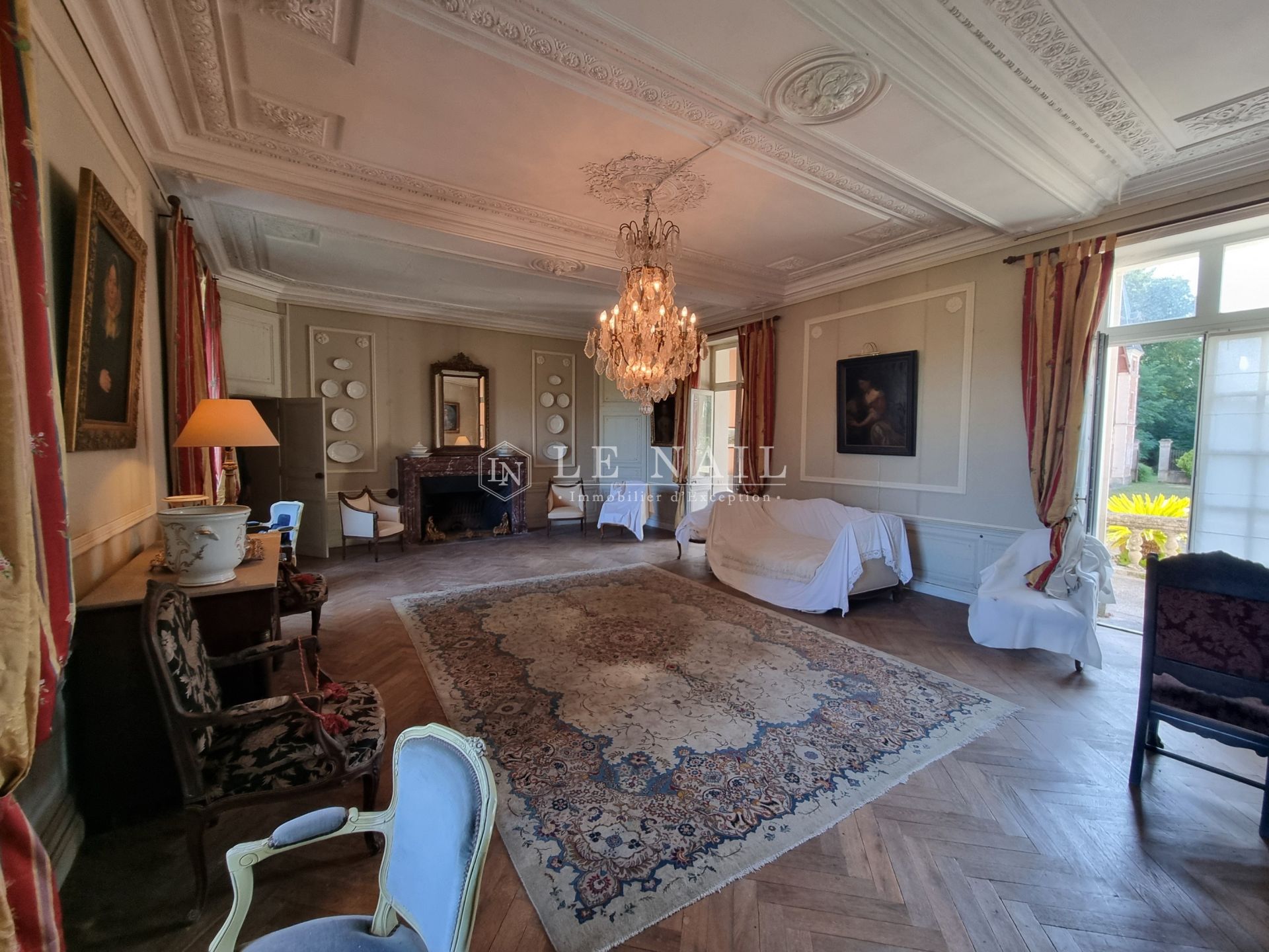 castle 35 rooms for sale on TOURS (37000)