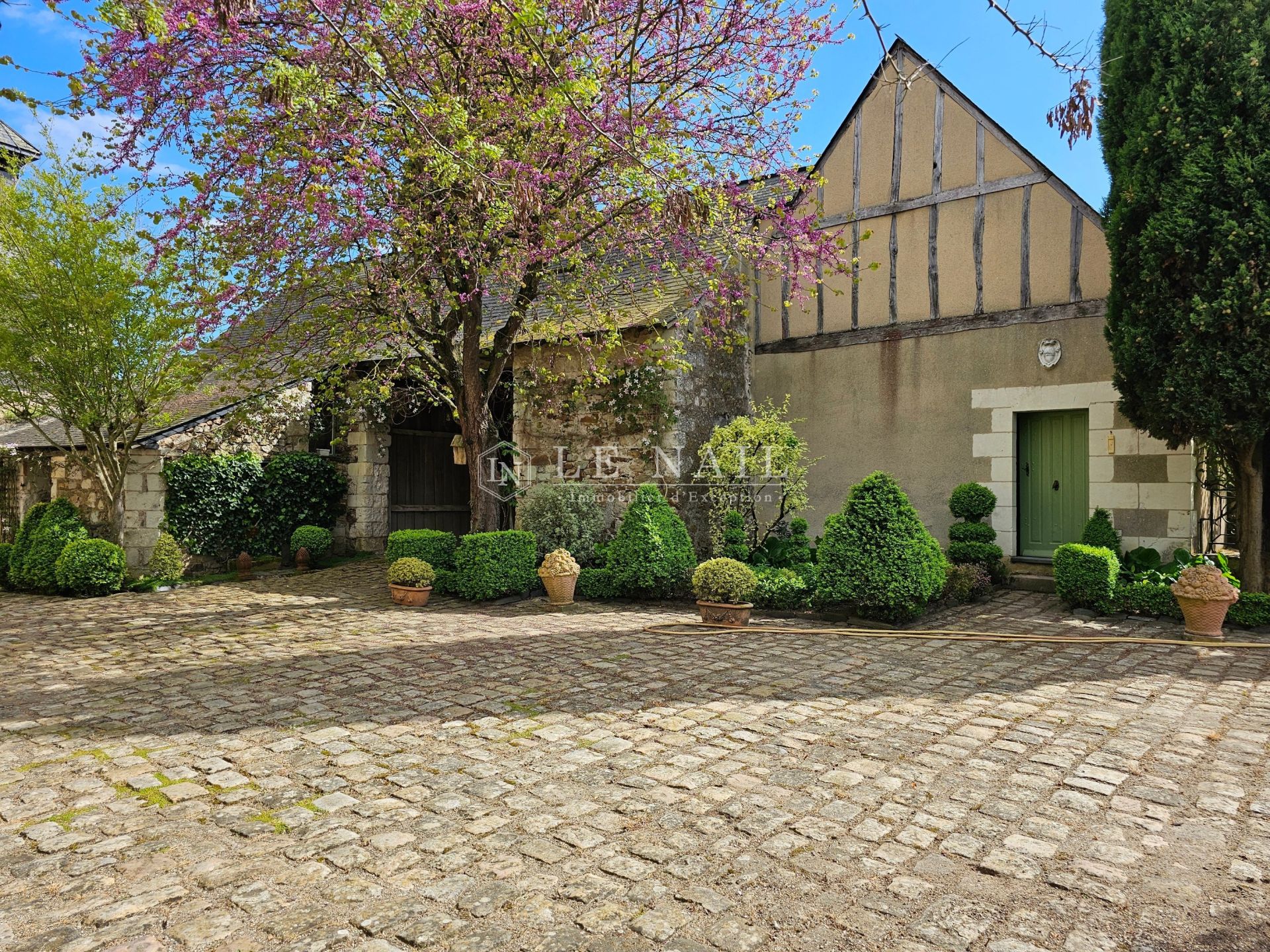 property 6 rooms for sale on ANGERS (49000)