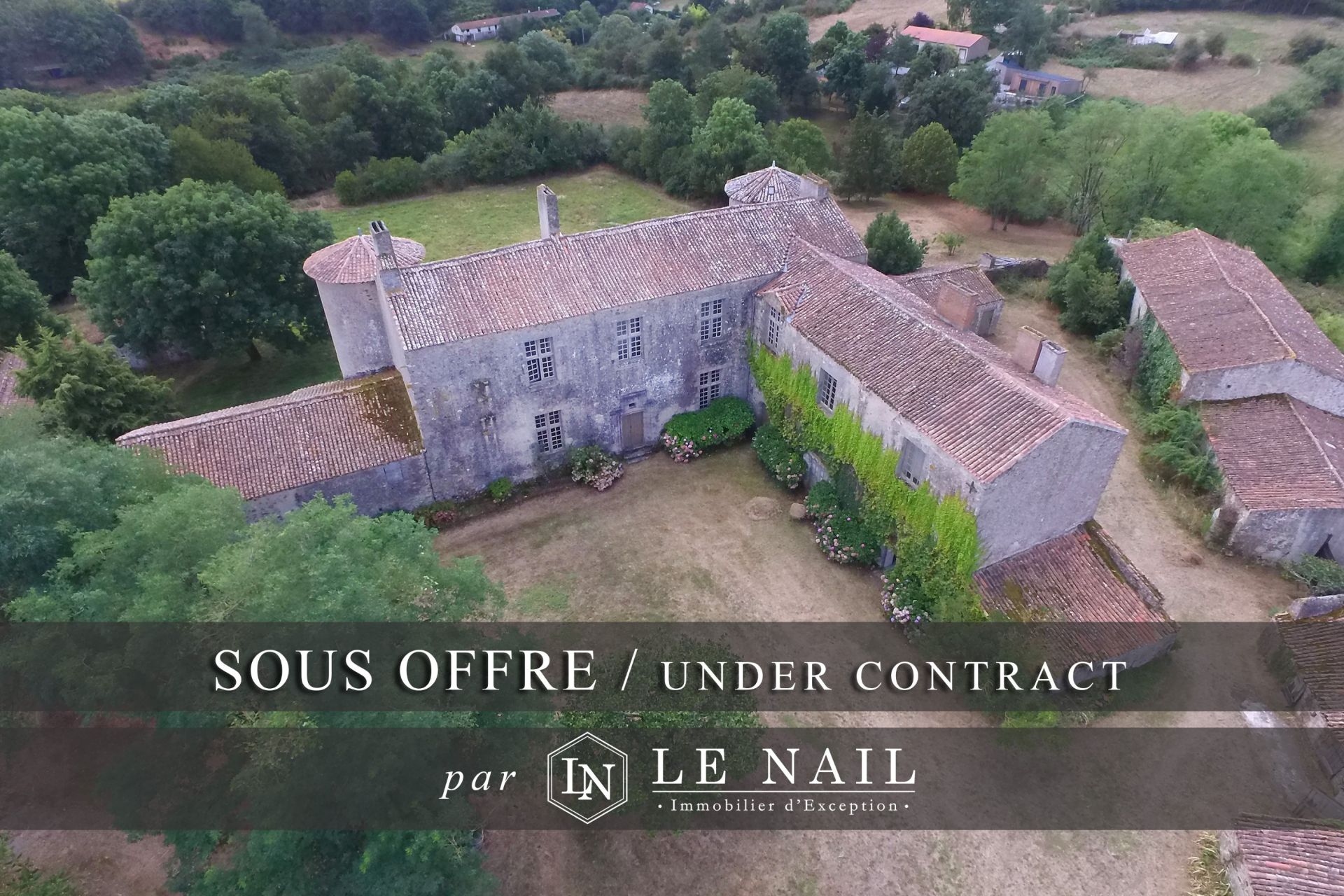 castle 12 rooms for sale on PARTHENAY (79200)
