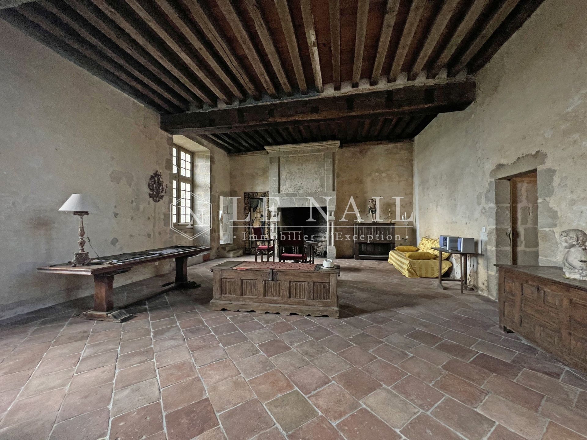 castle 12 rooms for sale on PARTHENAY (79200)