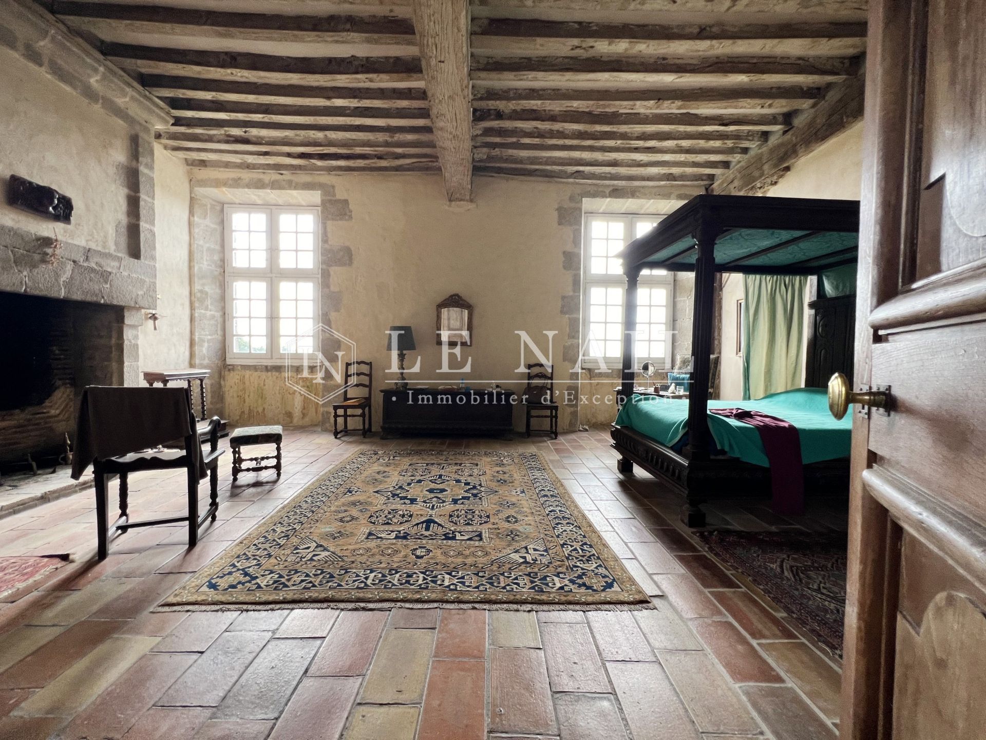 castle 12 rooms for sale on PARTHENAY (79200)