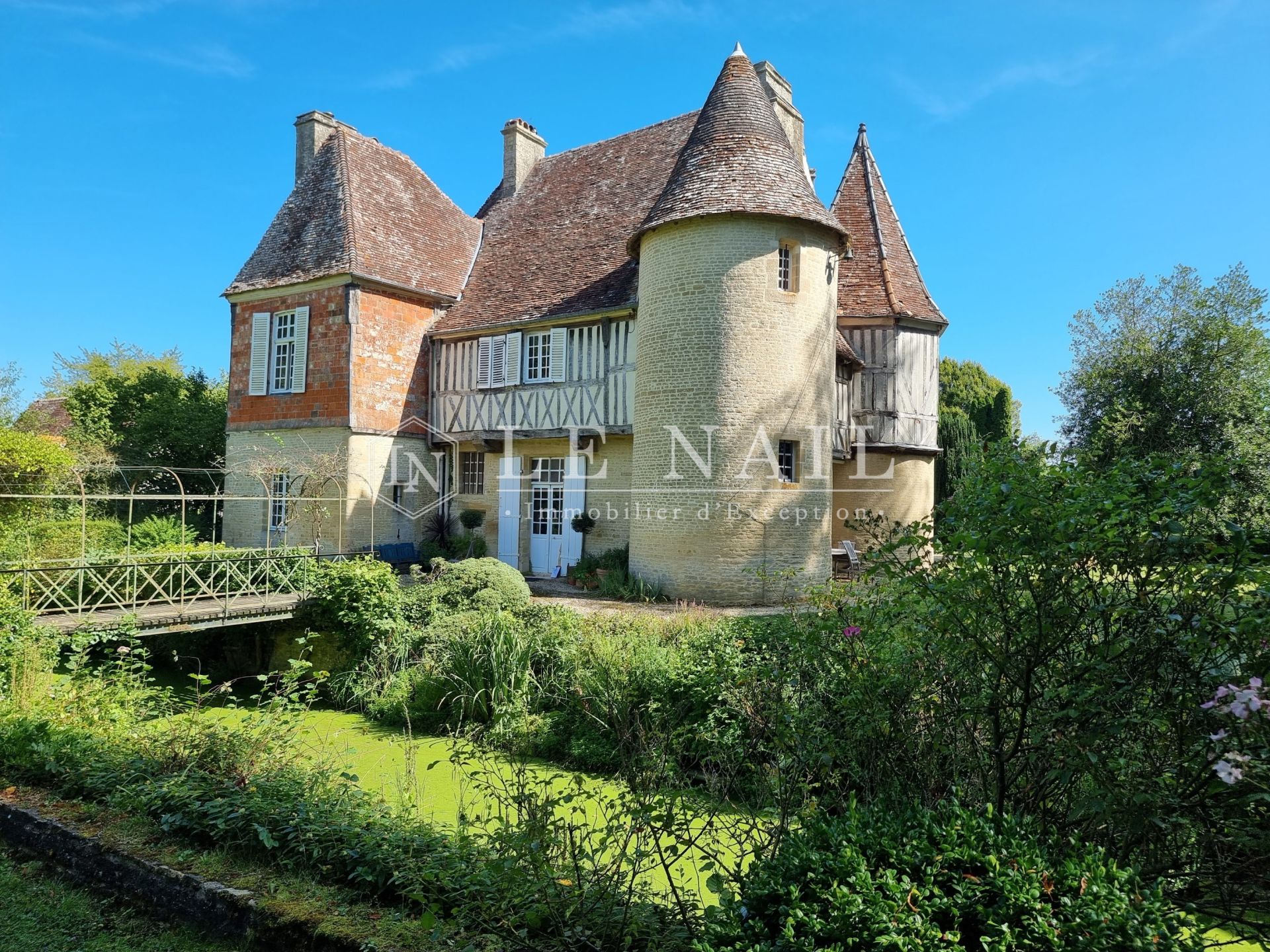 manoir 8 pièces en vente à ST PIERRE SUR DIVES (14170)