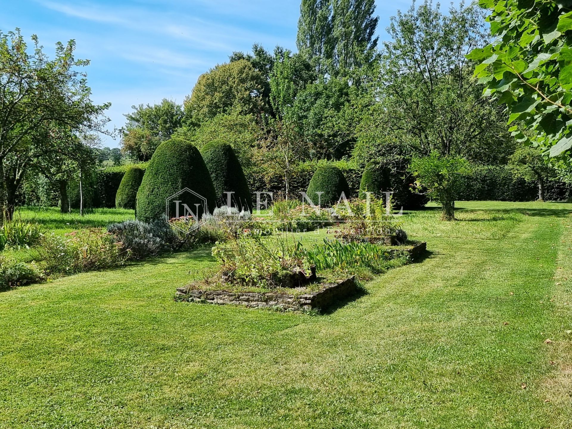 manoir 8 pièces en vente à ST PIERRE SUR DIVES (14170)