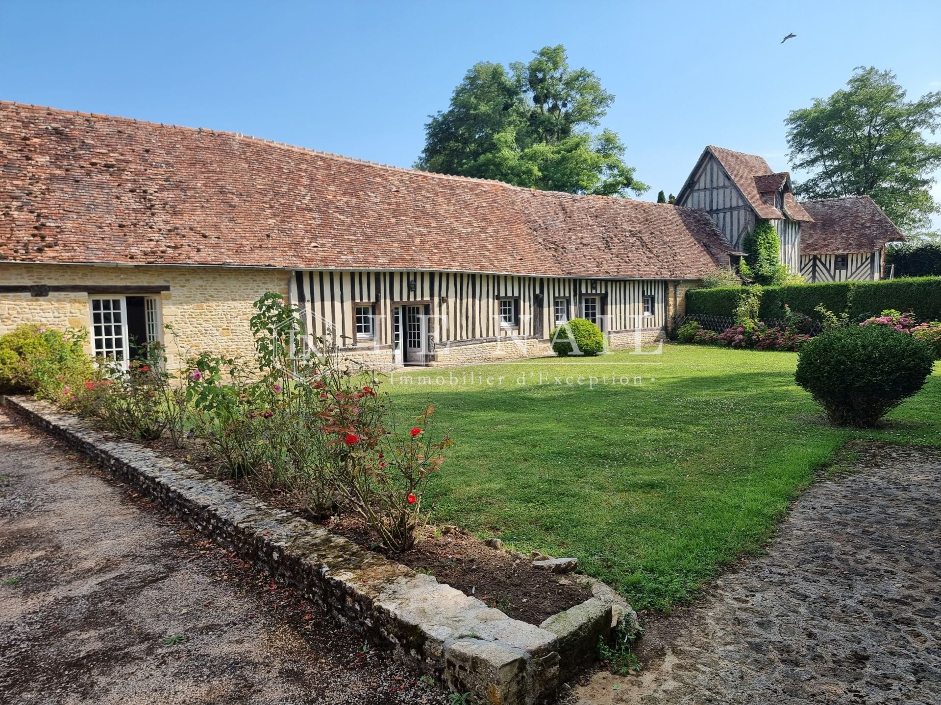 manoir 8 pièces en vente à ST PIERRE SUR DIVES (14170)
