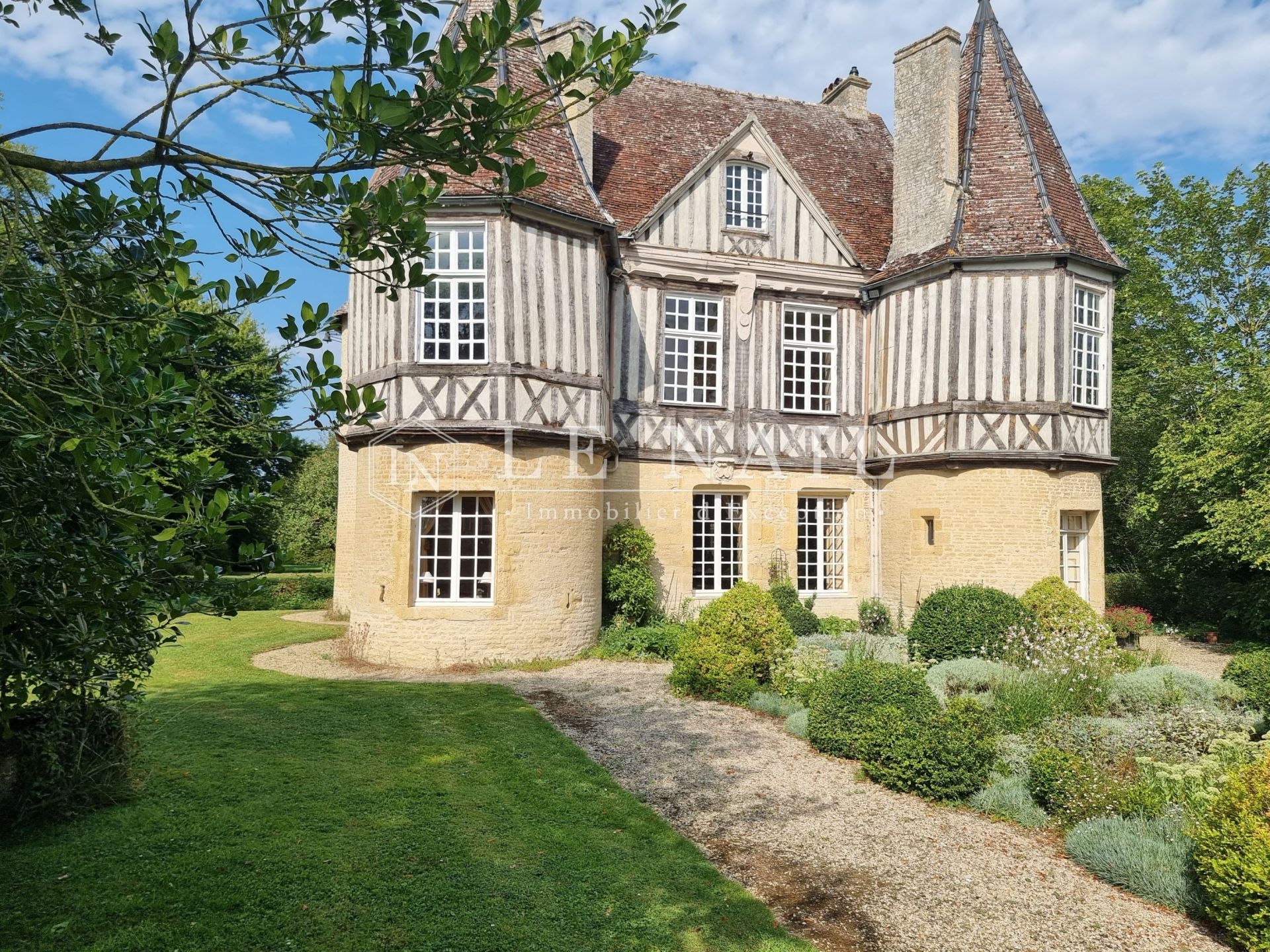 manoir 8 pièces en vente à ST PIERRE SUR DIVES (14170)