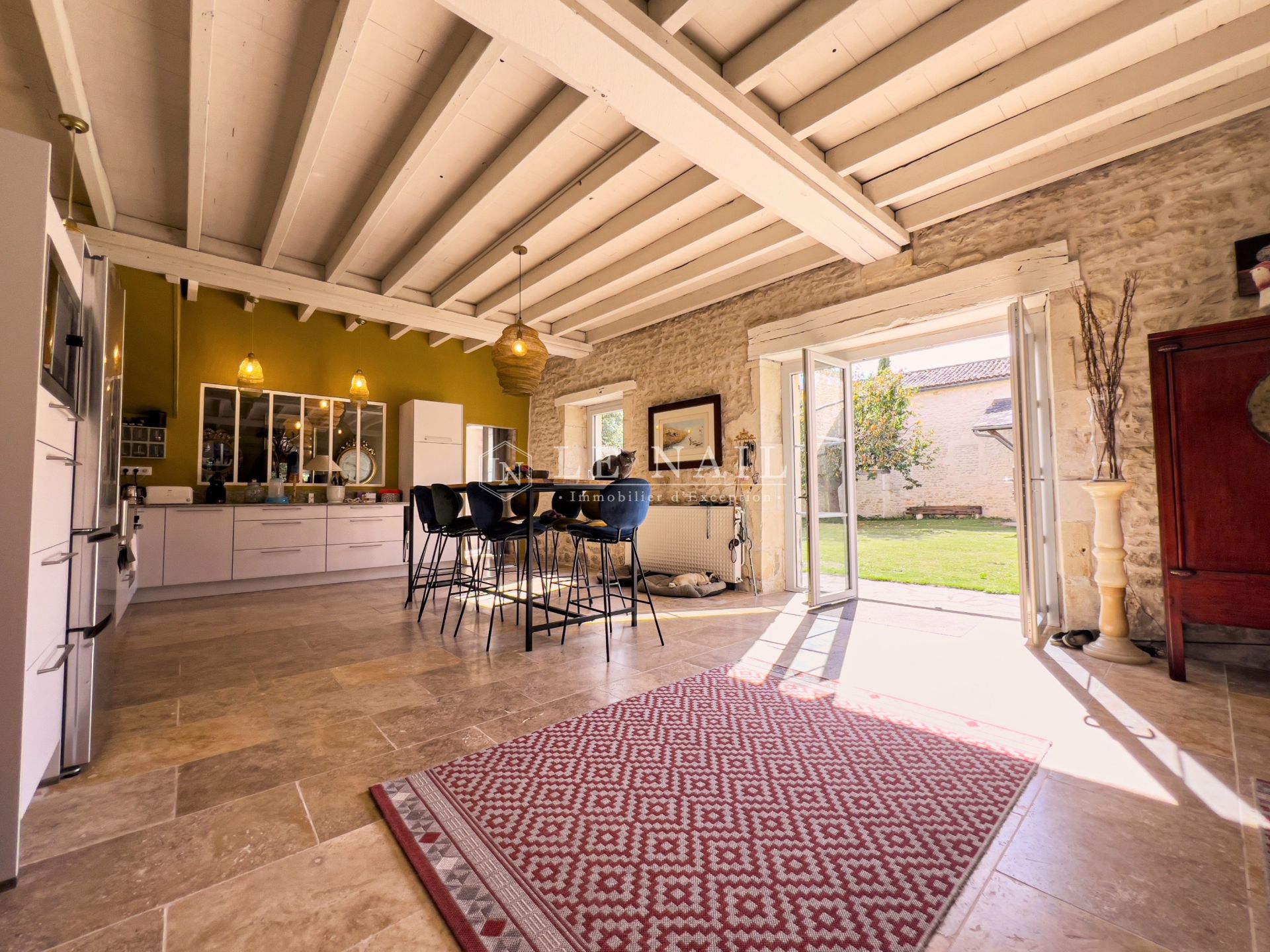 townhouse 10 rooms for sale on ST JEAN D ANGELY (17400)