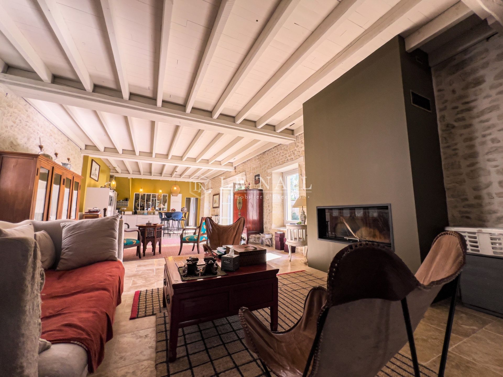 townhouse 10 rooms for sale on ST JEAN D ANGELY (17400)