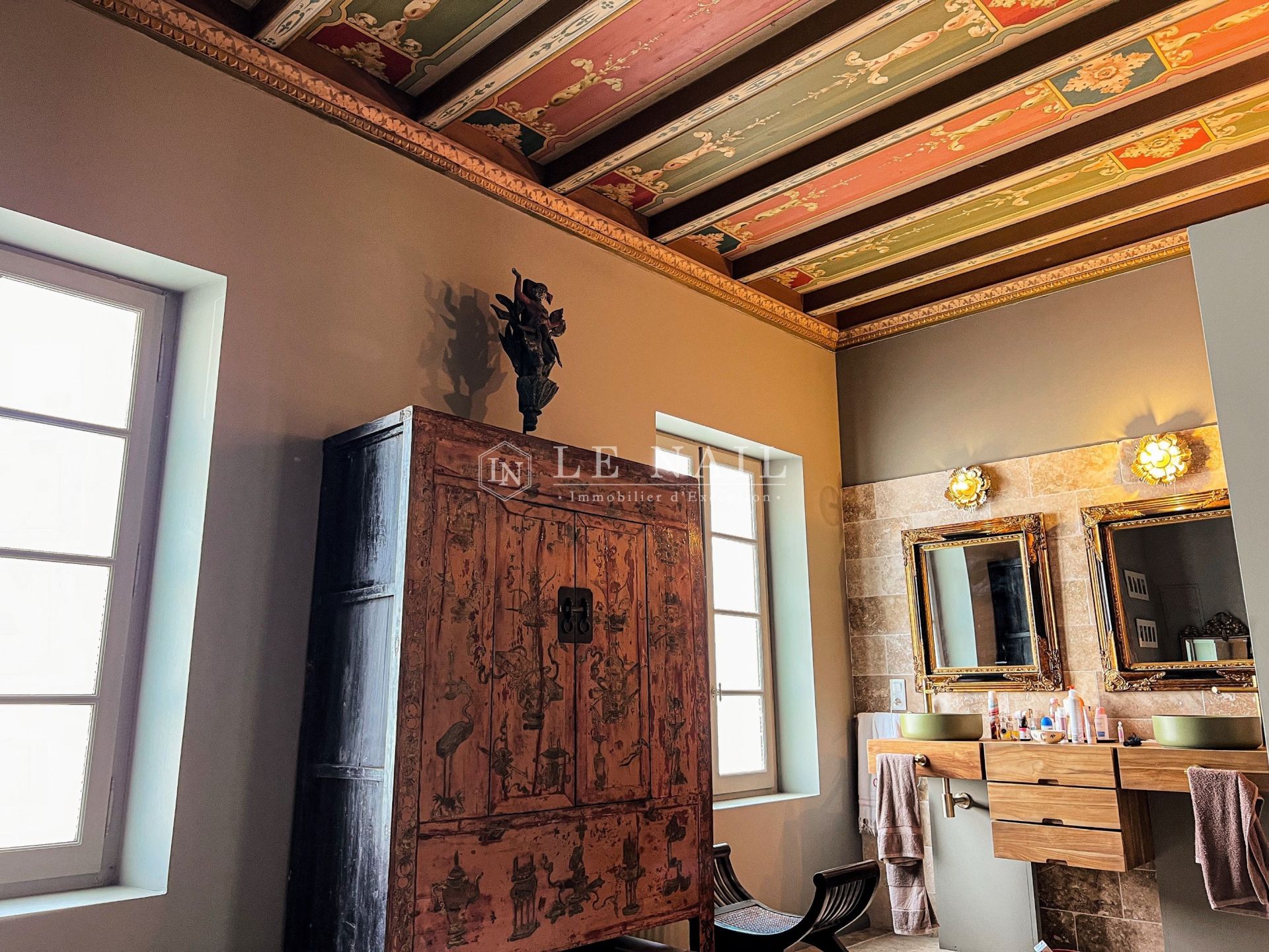 townhouse 10 rooms for sale on ST JEAN D ANGELY (17400)