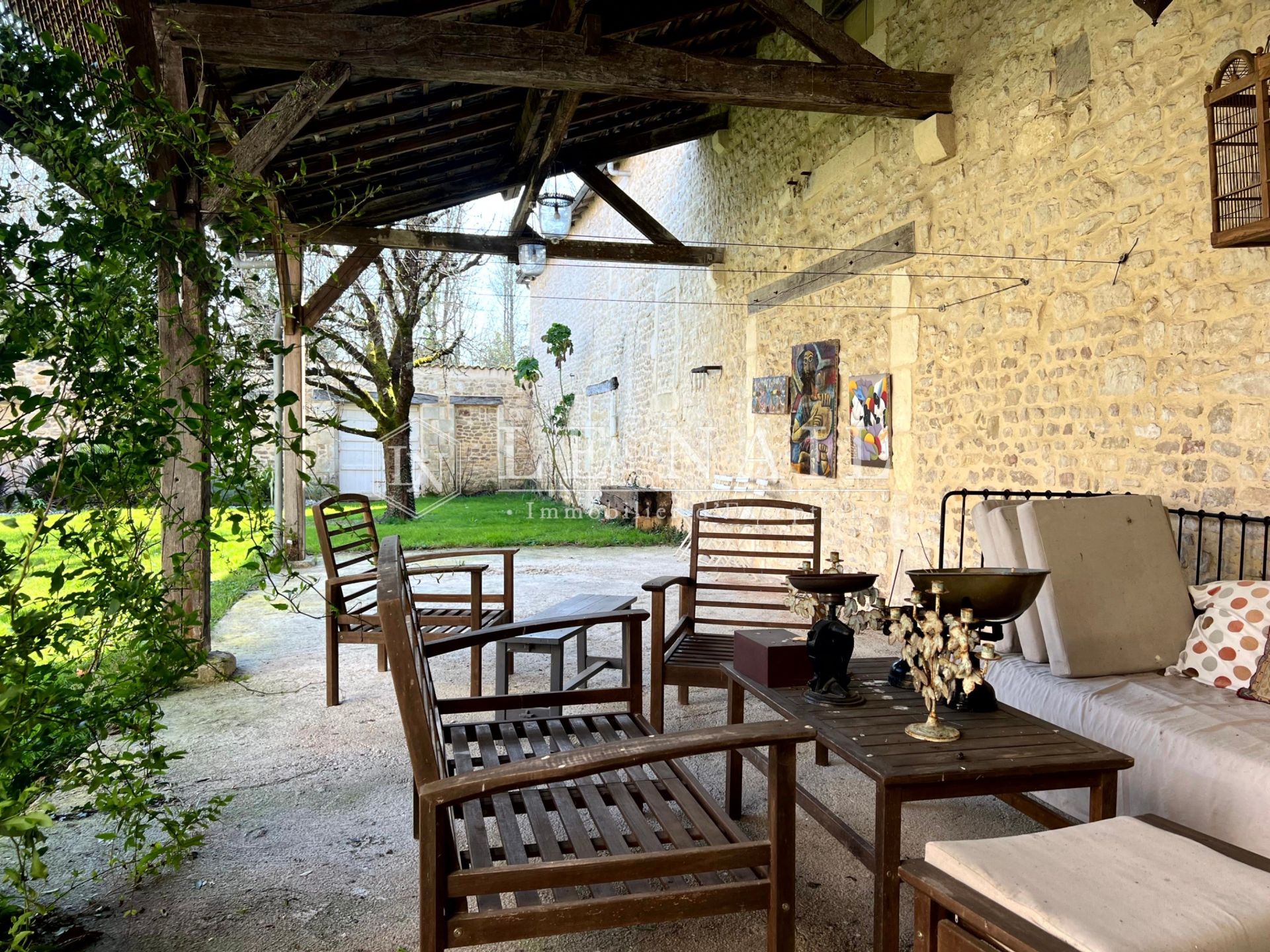 townhouse 10 rooms for sale on ST JEAN D ANGELY (17400)