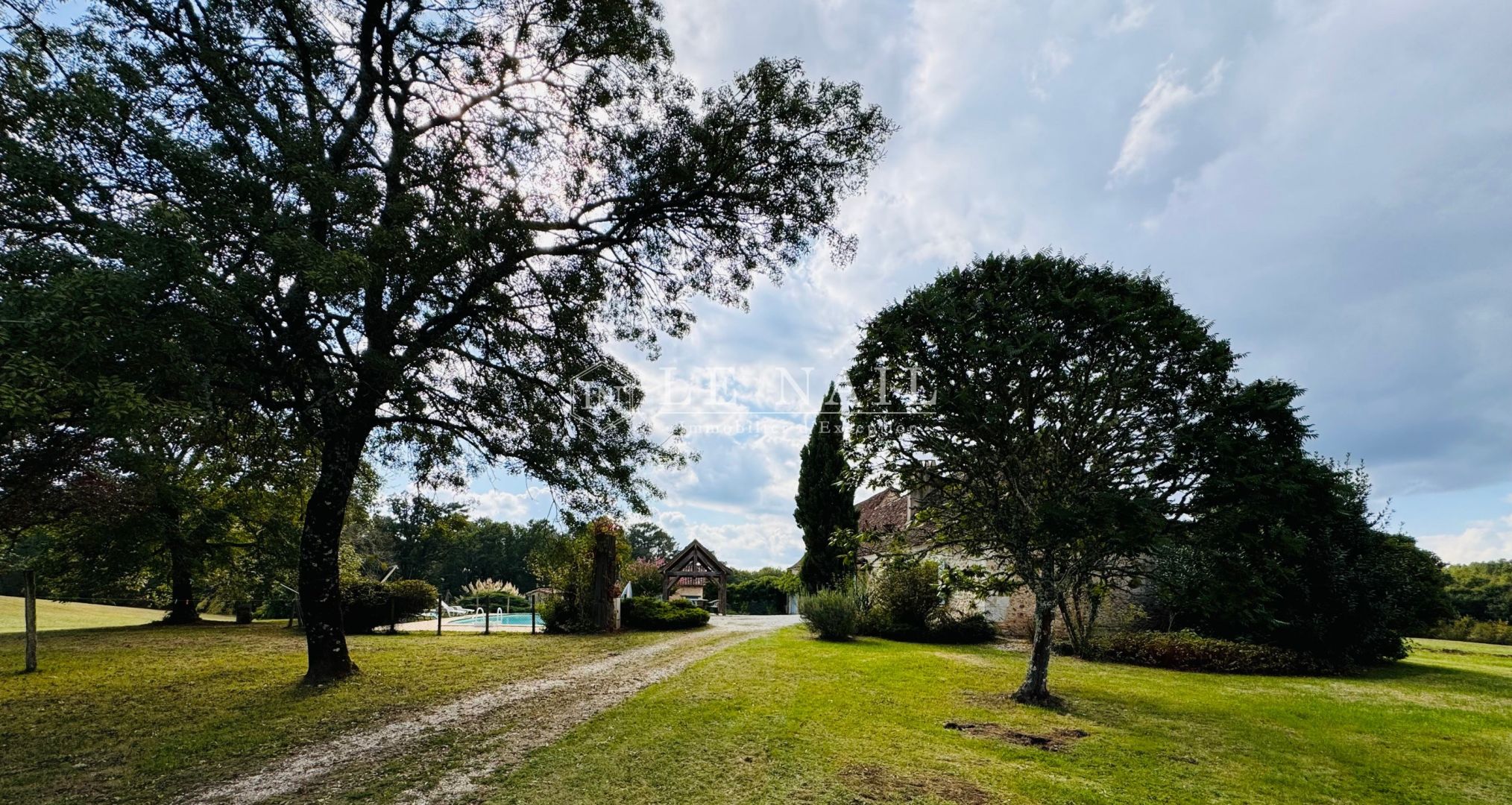 long house 7 rooms for sale on BERGERAC (24100)