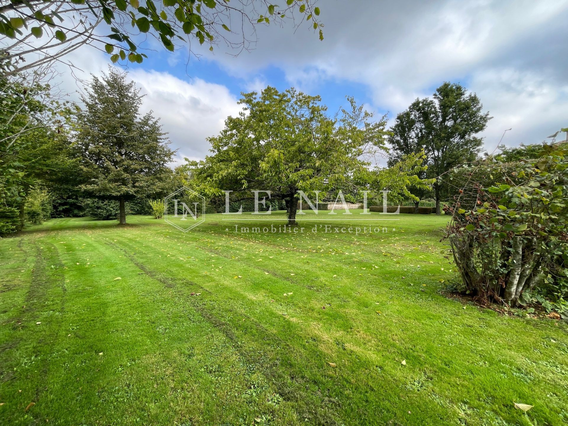 propriété 14 pièces en vente à NIORT (79000)