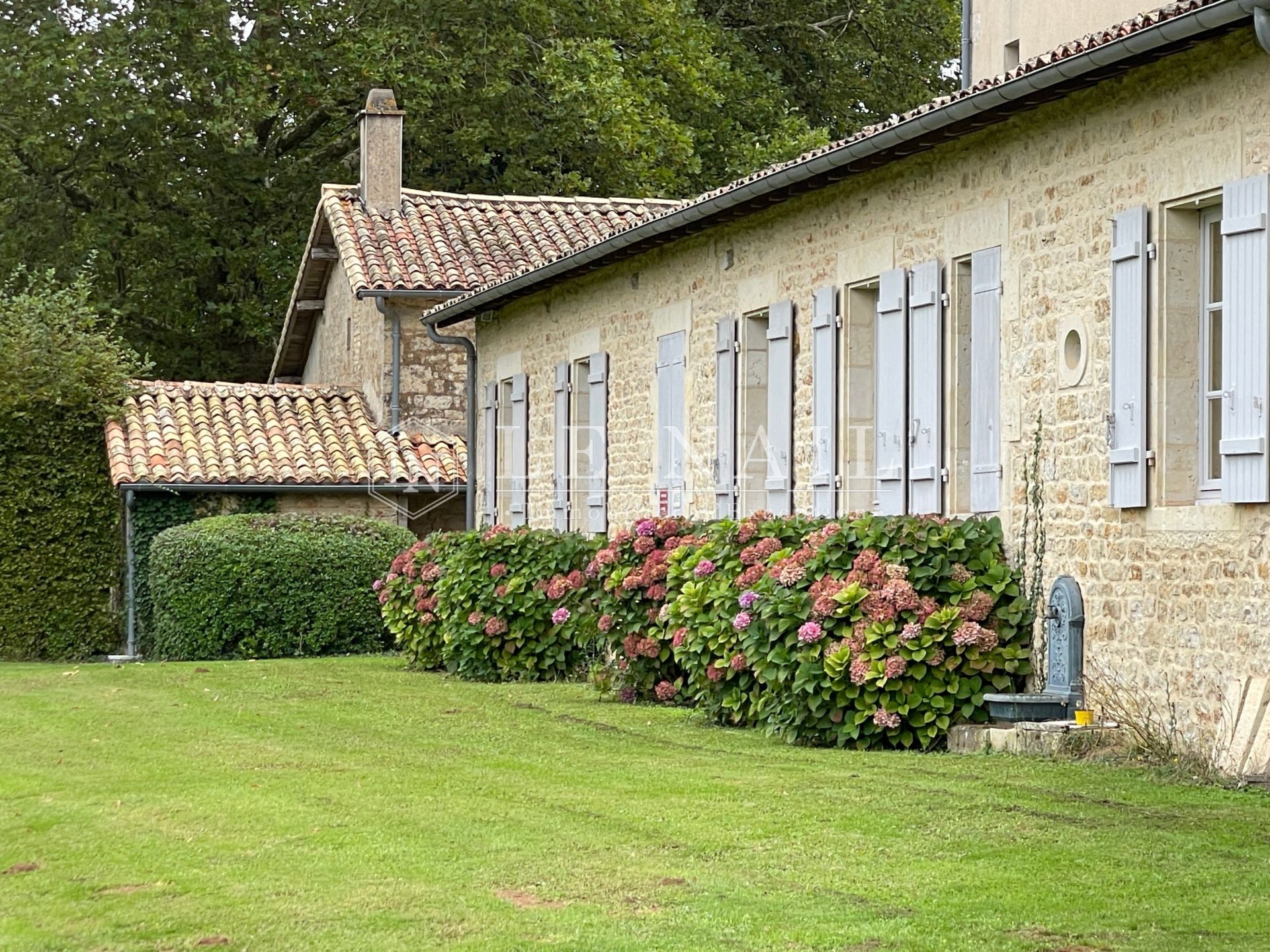 propriété 14 pièces en vente à NIORT (79000)