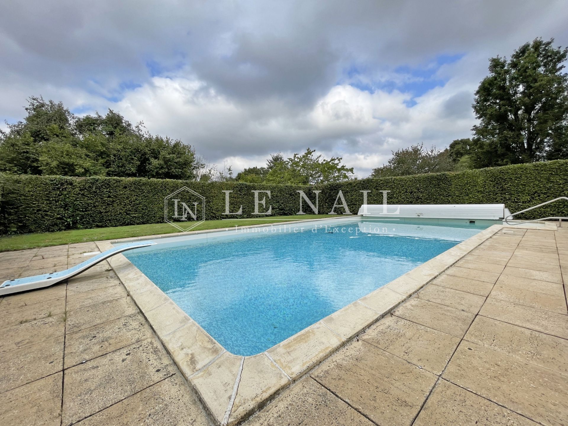 propriété 14 pièces en vente à NIORT (79000)
