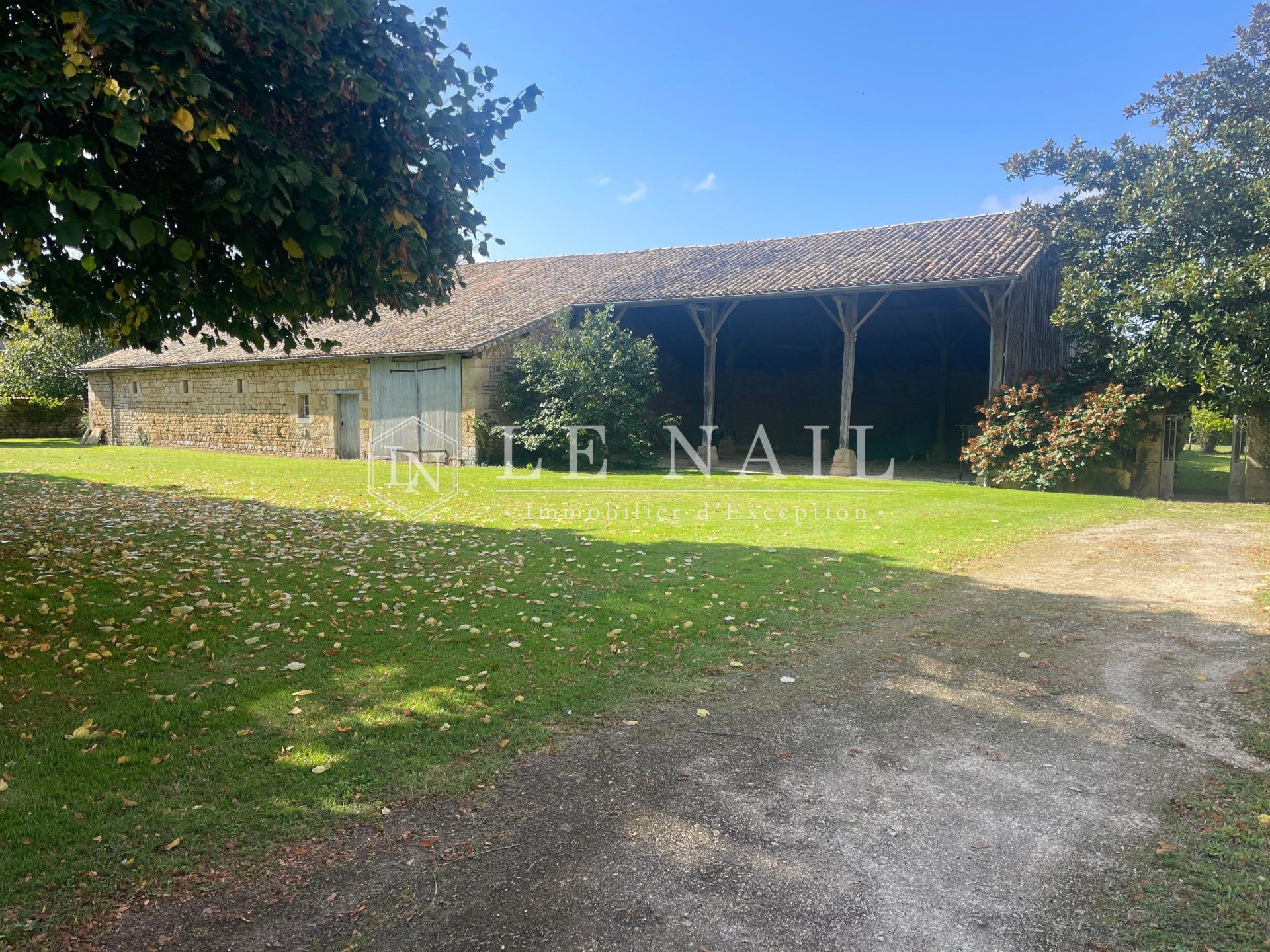 propriété 14 pièces en vente à NIORT (79000)