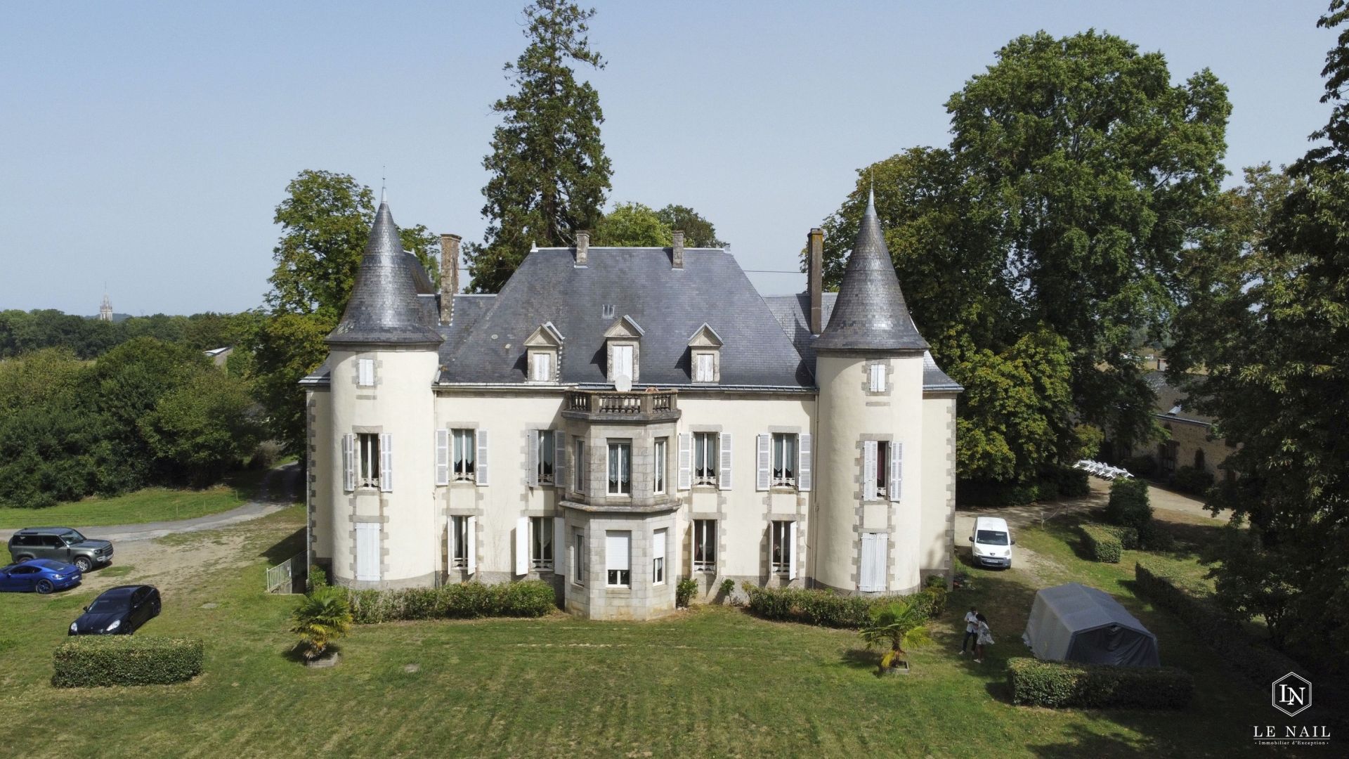 castle 15 rooms for sale on LA ROCHE SUR YON (85000)