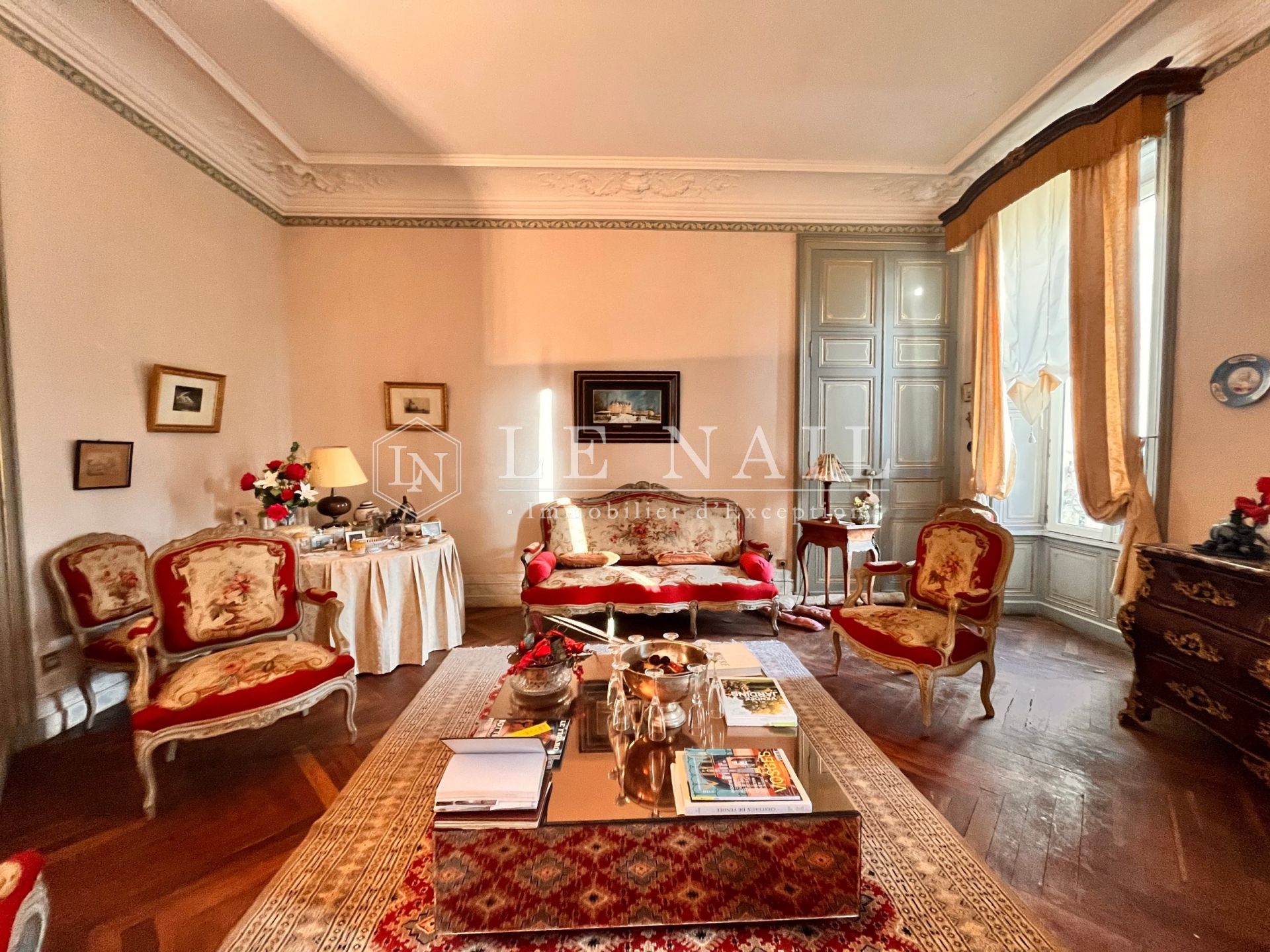 castle 15 rooms for sale on LA ROCHE SUR YON (85000)