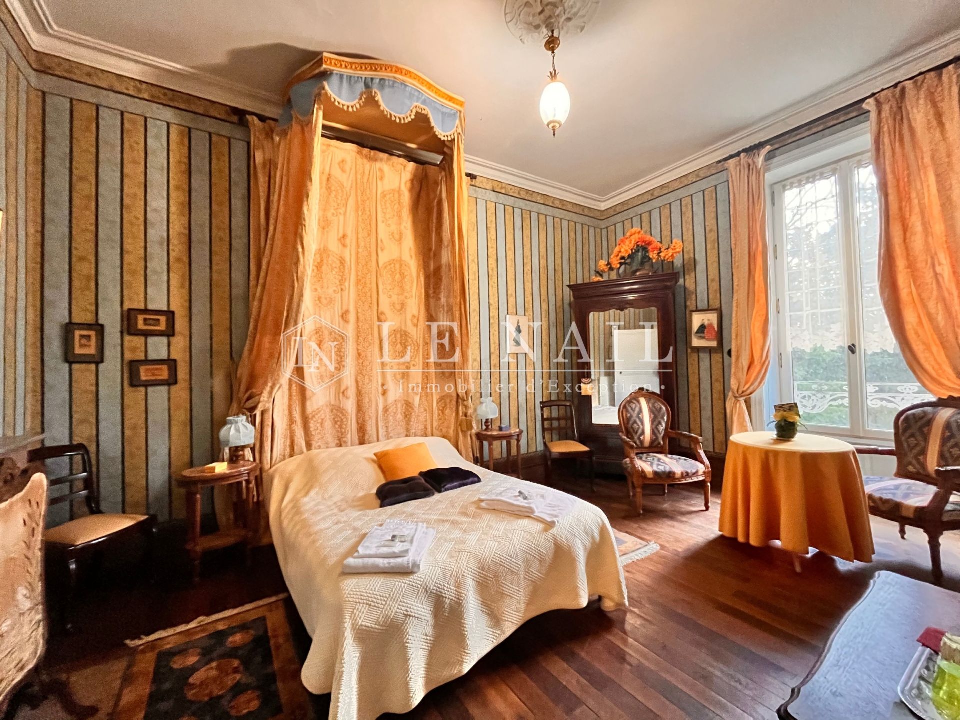 castle 15 rooms for sale on LA ROCHE SUR YON (85000)