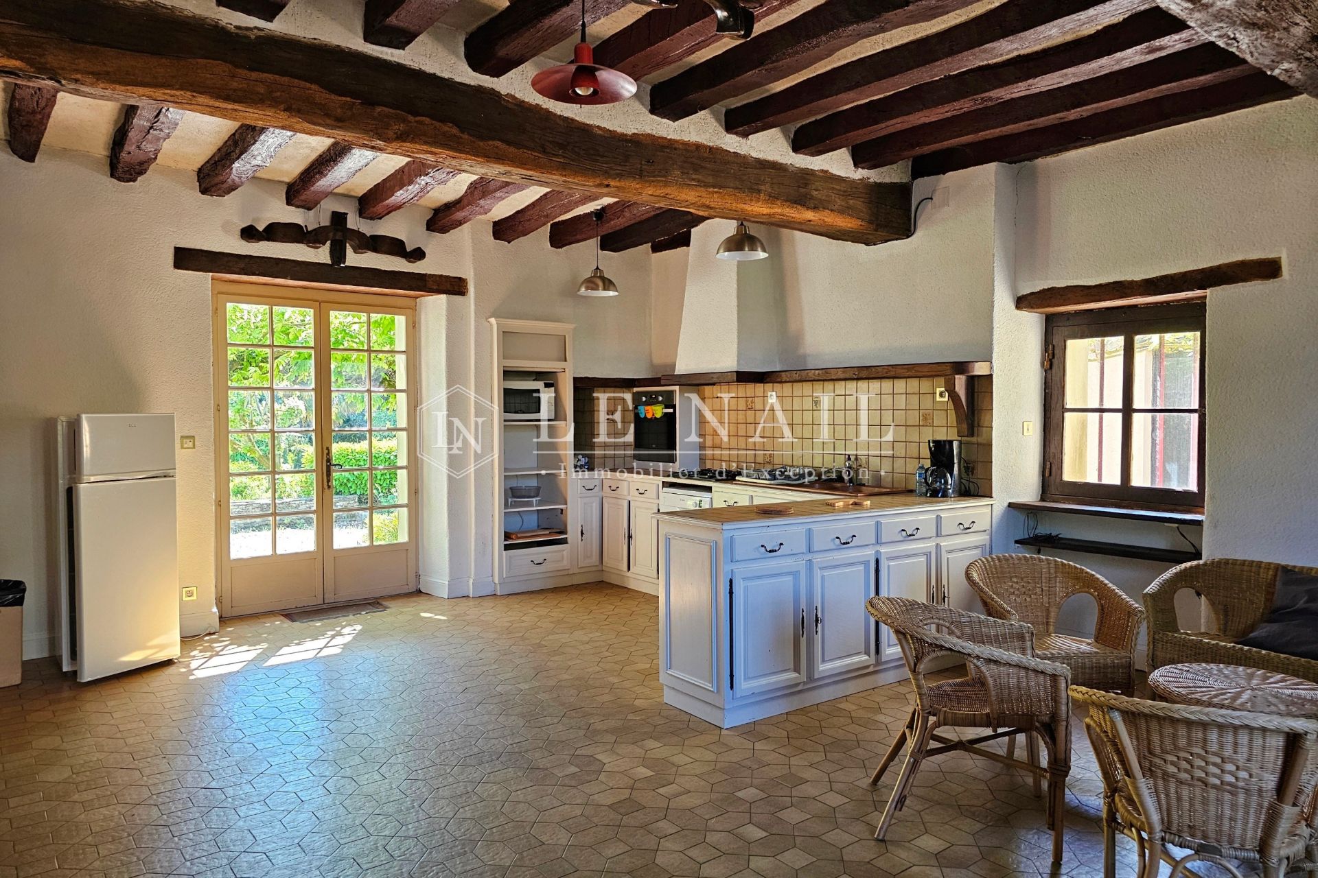 property 11 rooms for sale on ANGERS (49000)