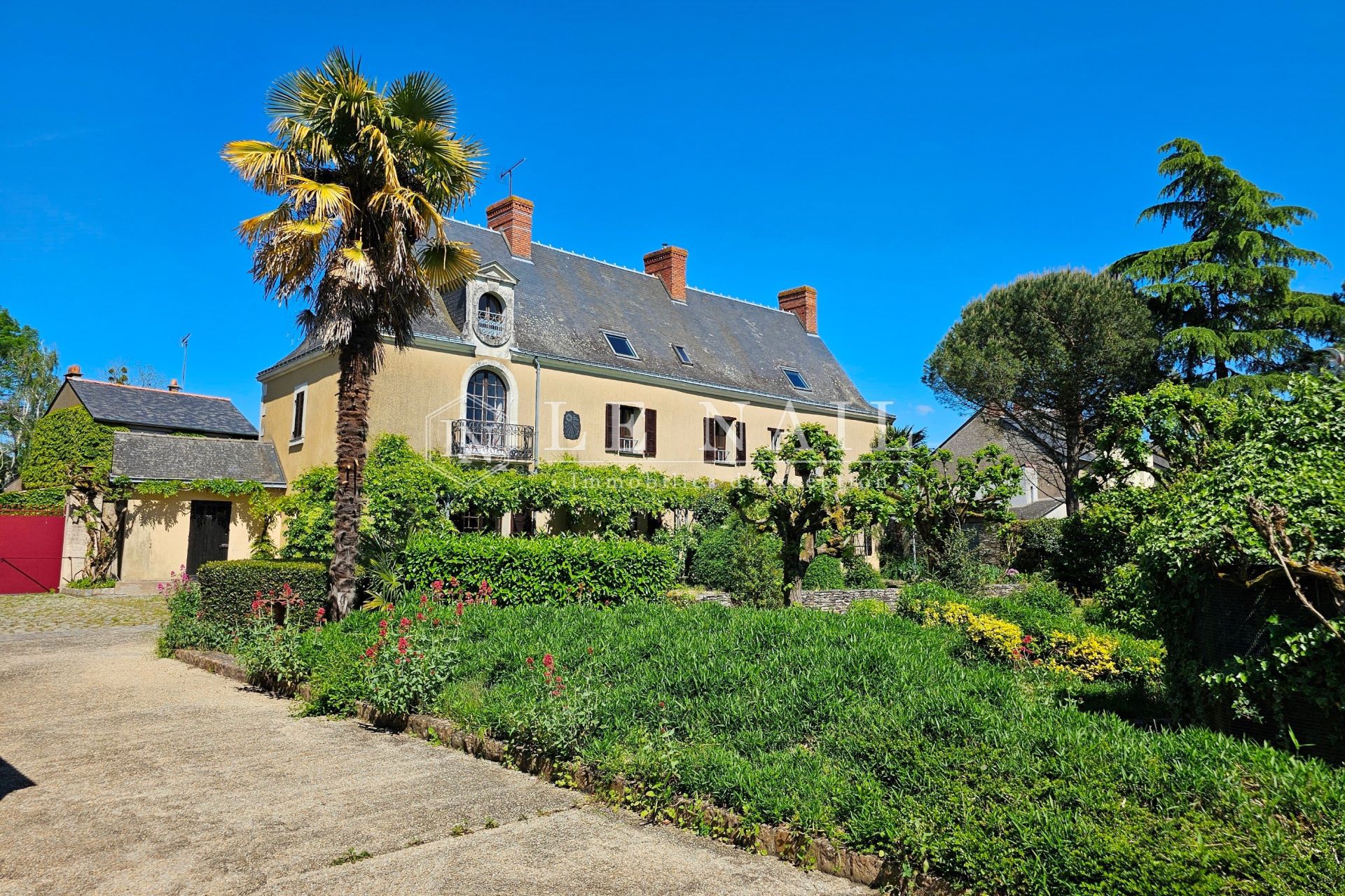 property 11 rooms for sale on ANGERS (49000)