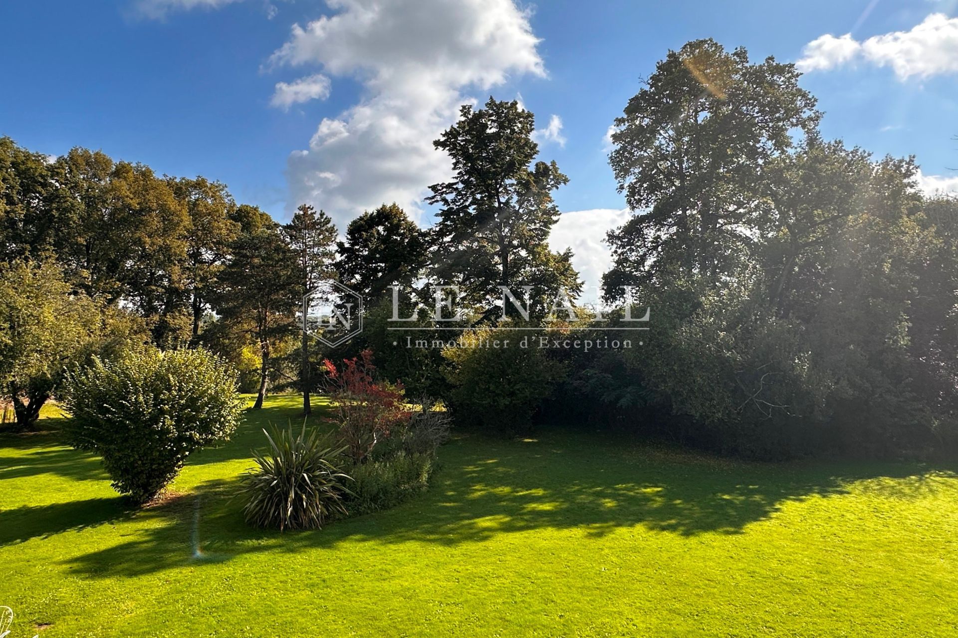 manoir 15 pièces en vente à LA HAIE FOUASSIERE (44690)