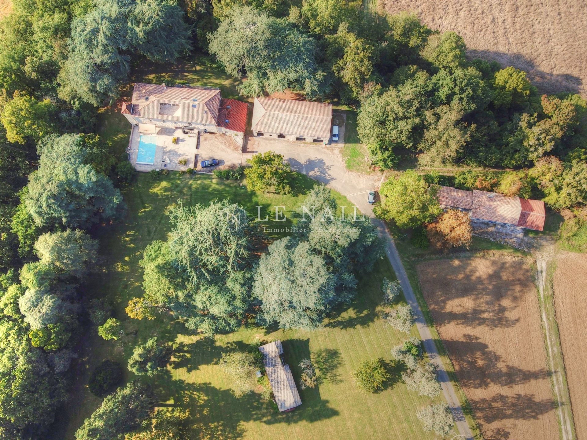 mansion 11 rooms for sale on AGEN (47000)