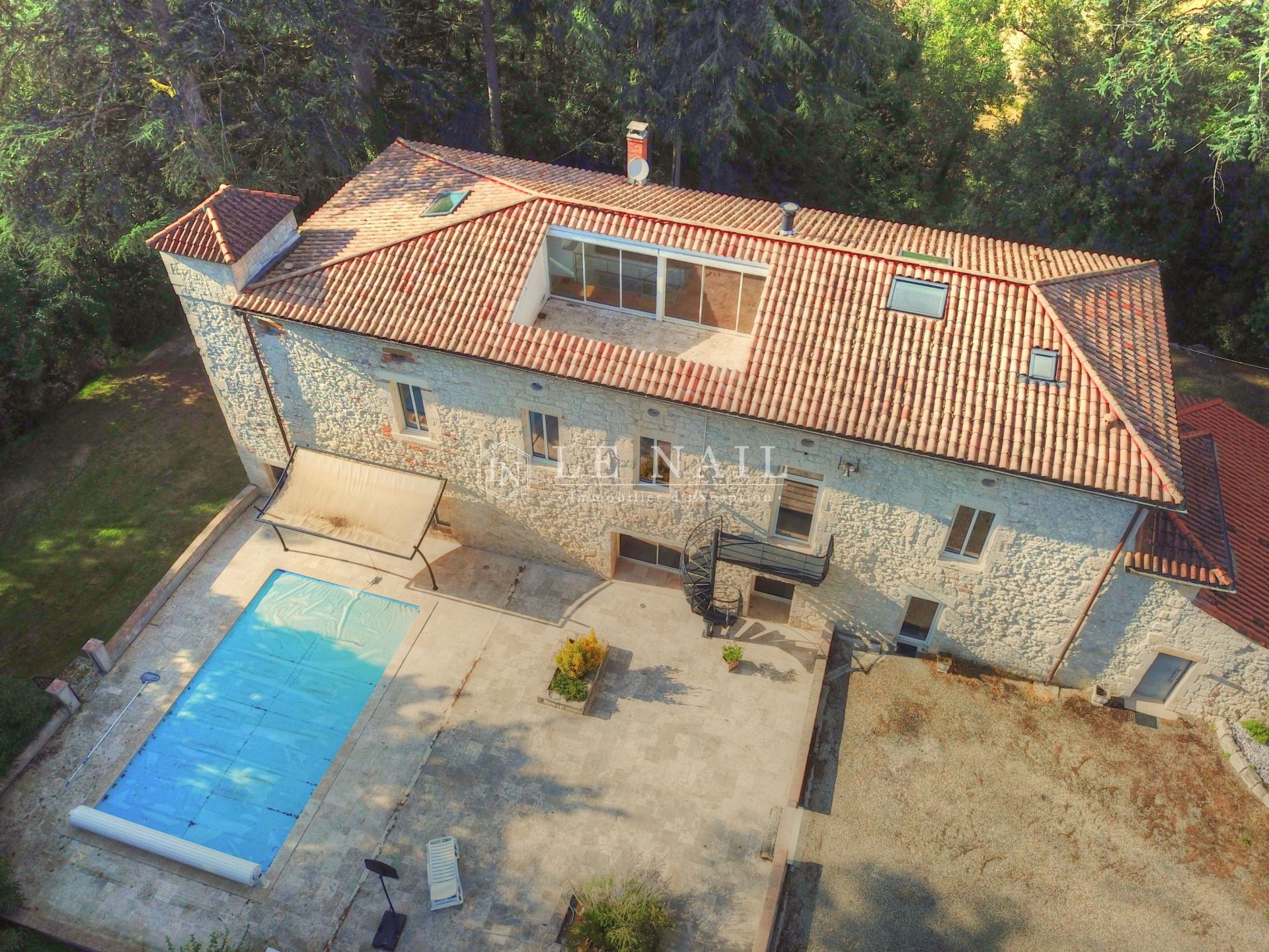 mansion 11 rooms for sale on AGEN (47000)