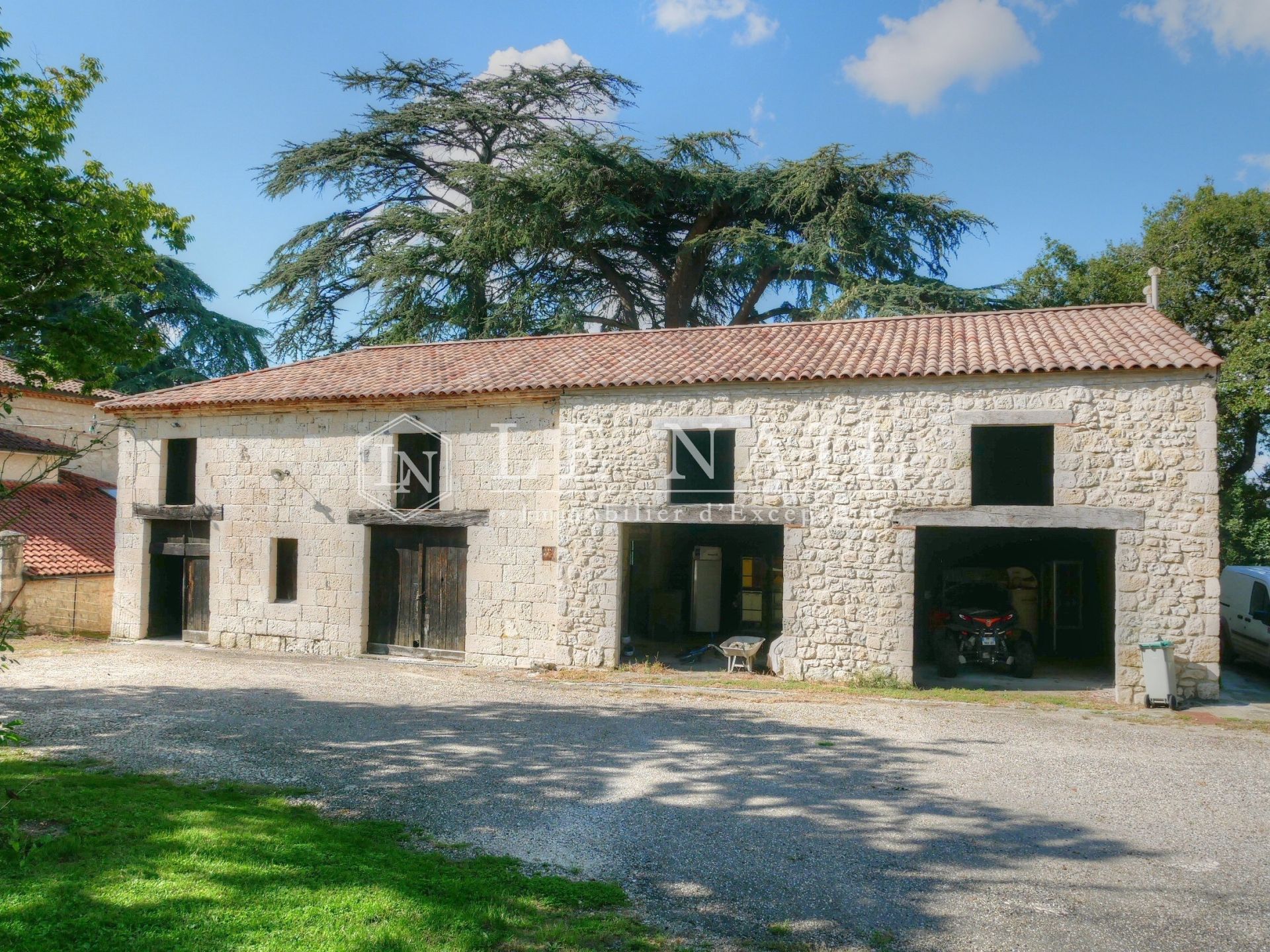 mansion 11 rooms for sale on AGEN (47000)