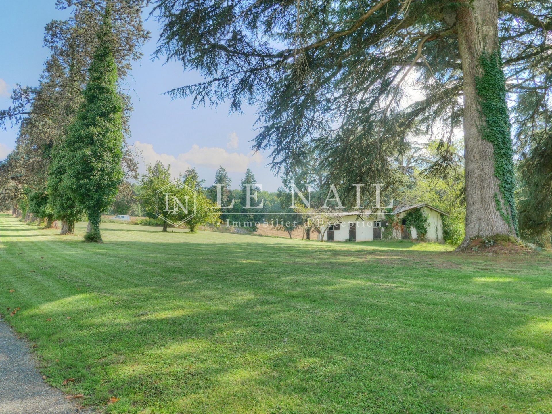 mansion 11 rooms for sale on AGEN (47000)
