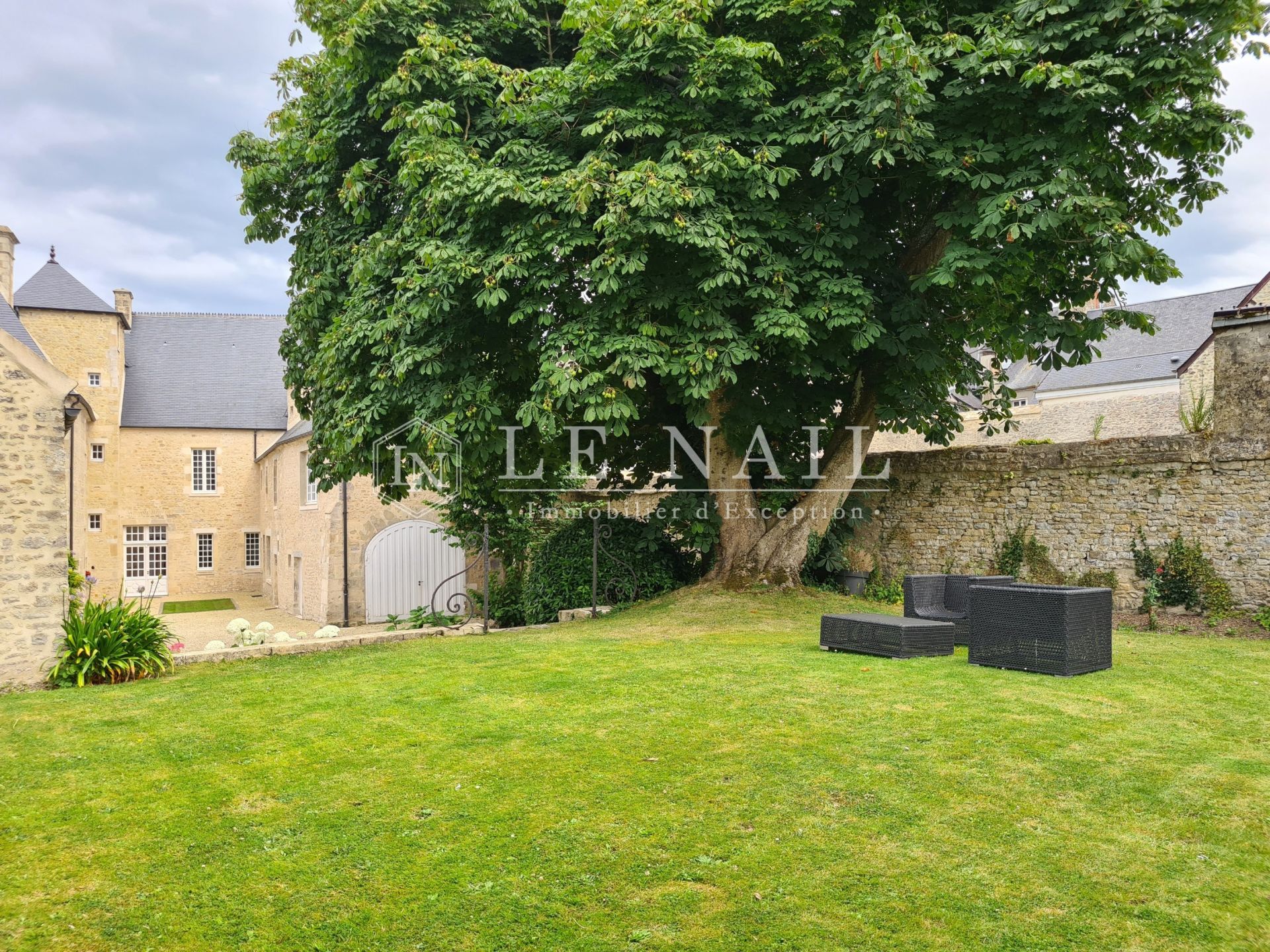 hôtel particulier 15 pièces en vente à STE MERE EGLISE (50480)