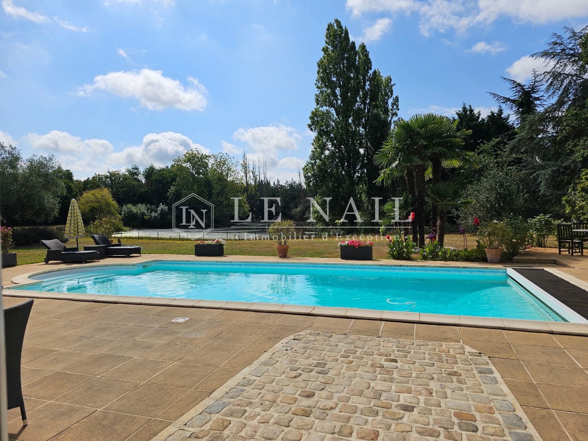 property 10 rooms for sale on ANGERS (49000)