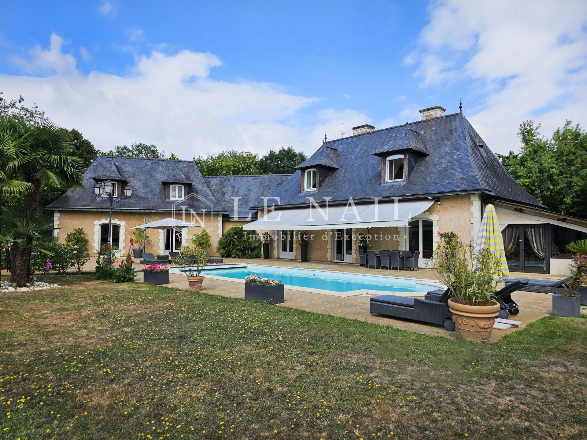 property 10 rooms for sale on ANGERS (49000)
