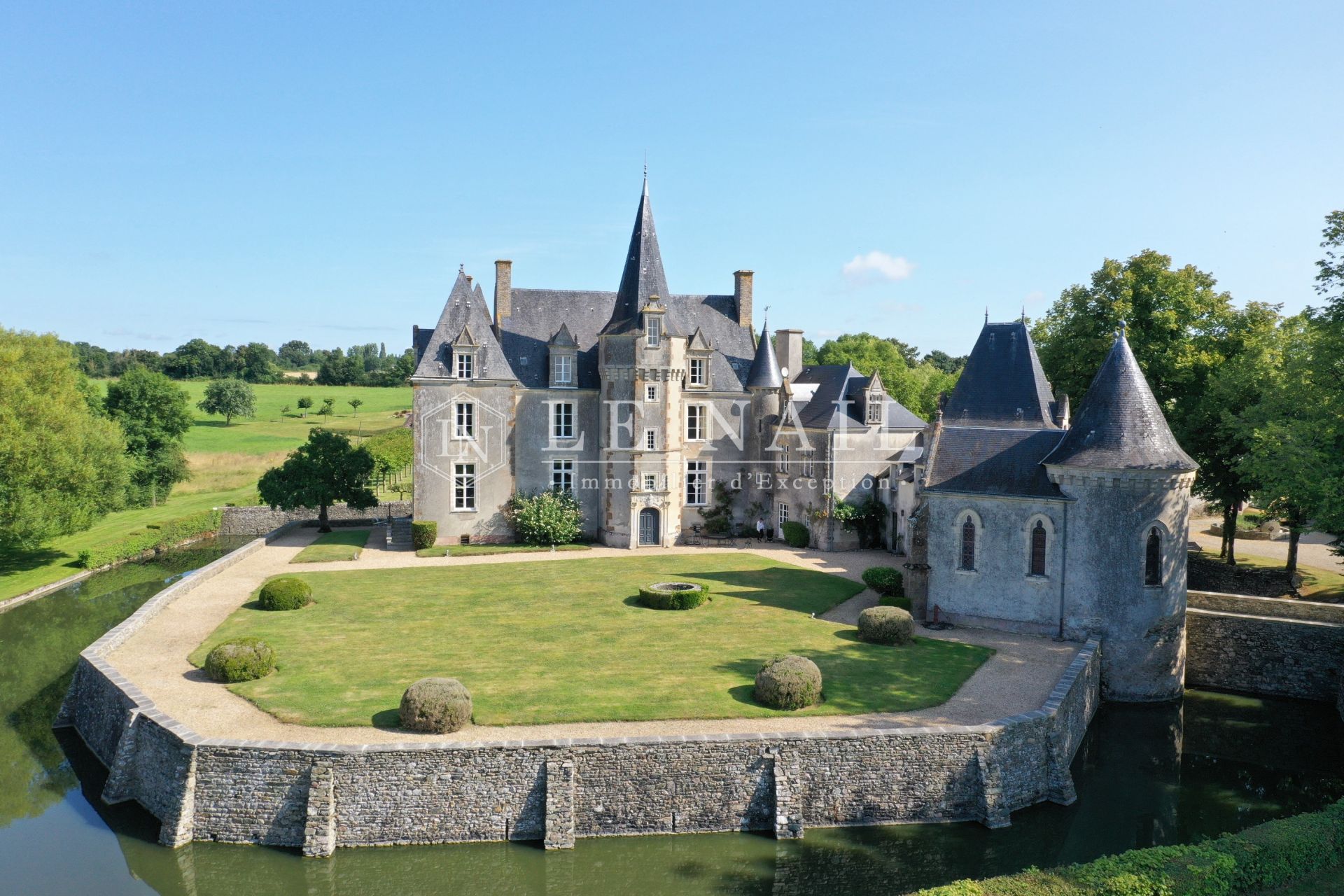 château 29 pièces en vente à FRESNAY SUR SARTHE (72130)
