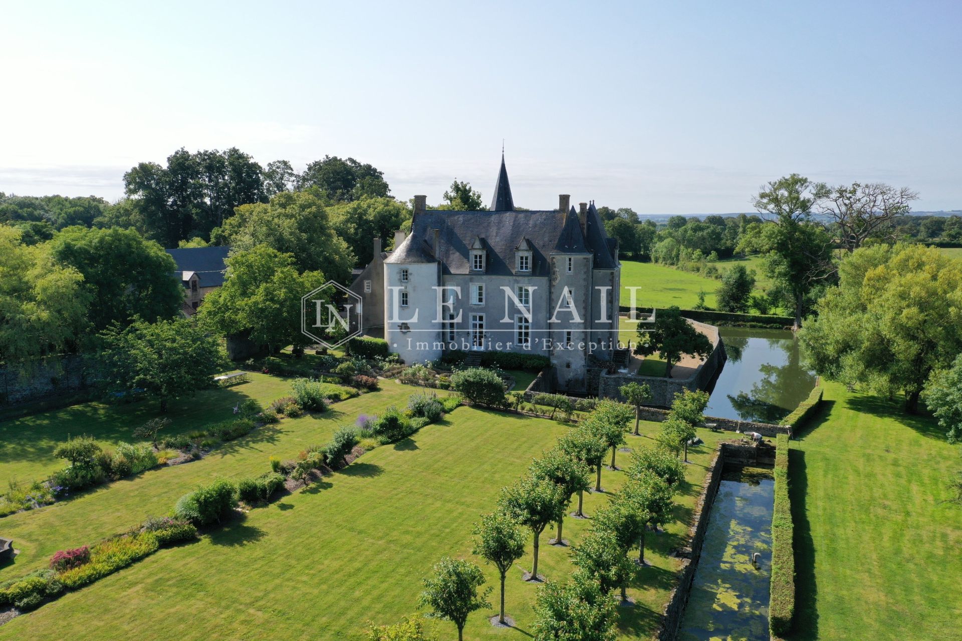 château 29 pièces en vente à FRESNAY SUR SARTHE (72130)