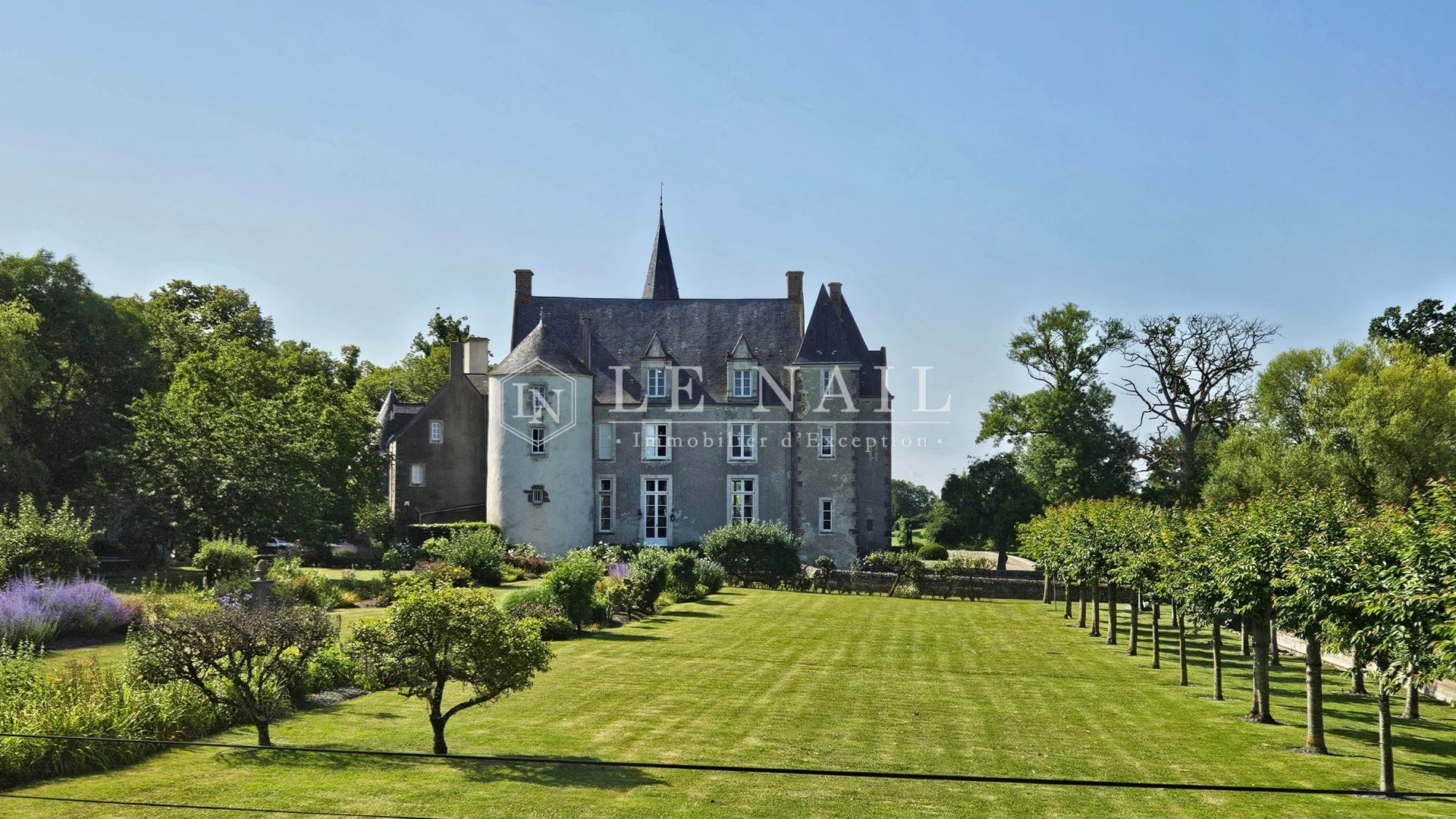 château 29 pièces en vente à FRESNAY SUR SARTHE (72130)