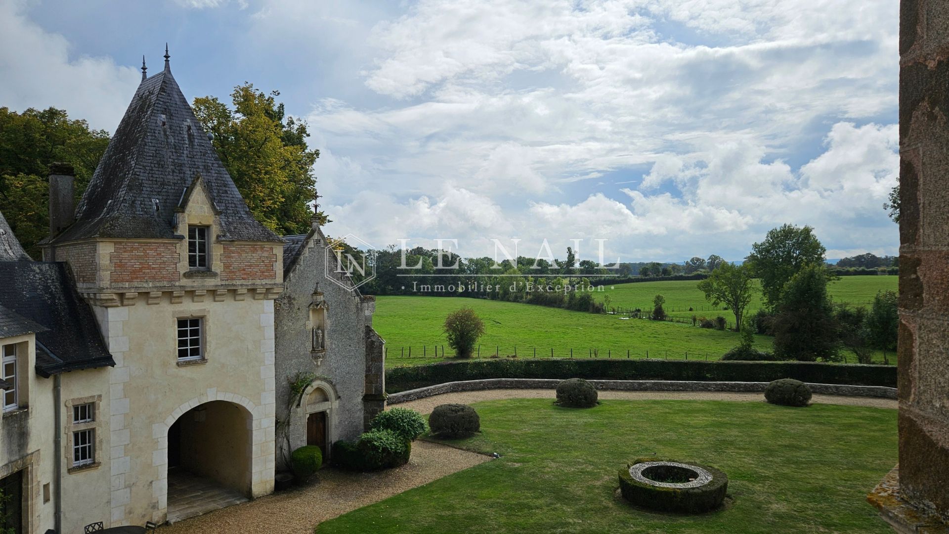 château 29 pièces en vente à FRESNAY SUR SARTHE (72130)