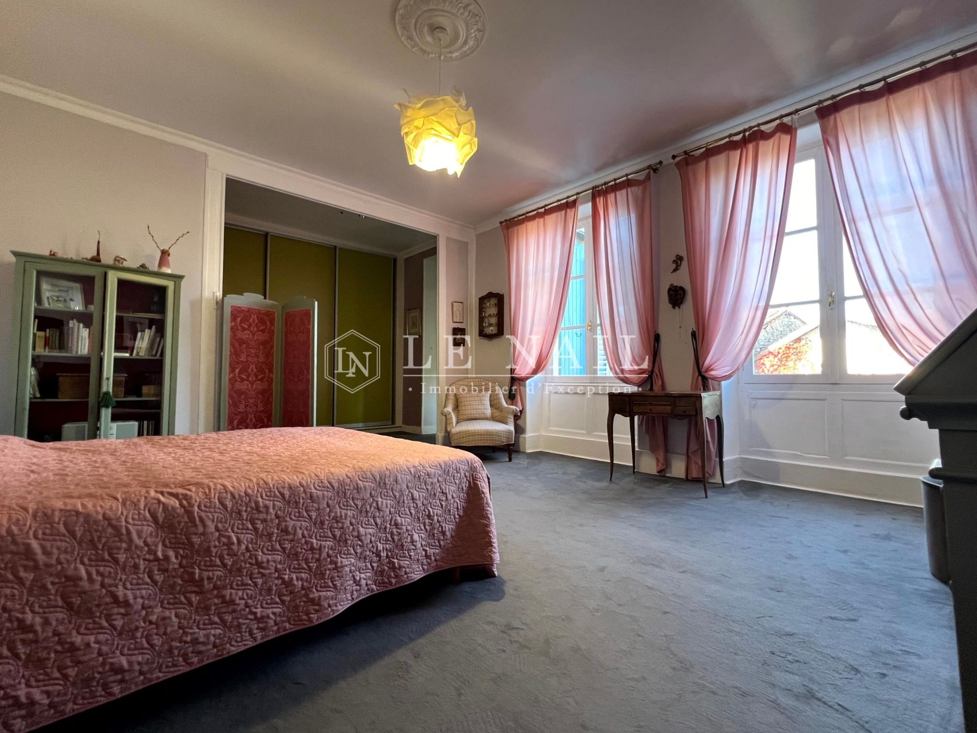 maison de maître 14 pièces en vente à CIVRAY (86400)
