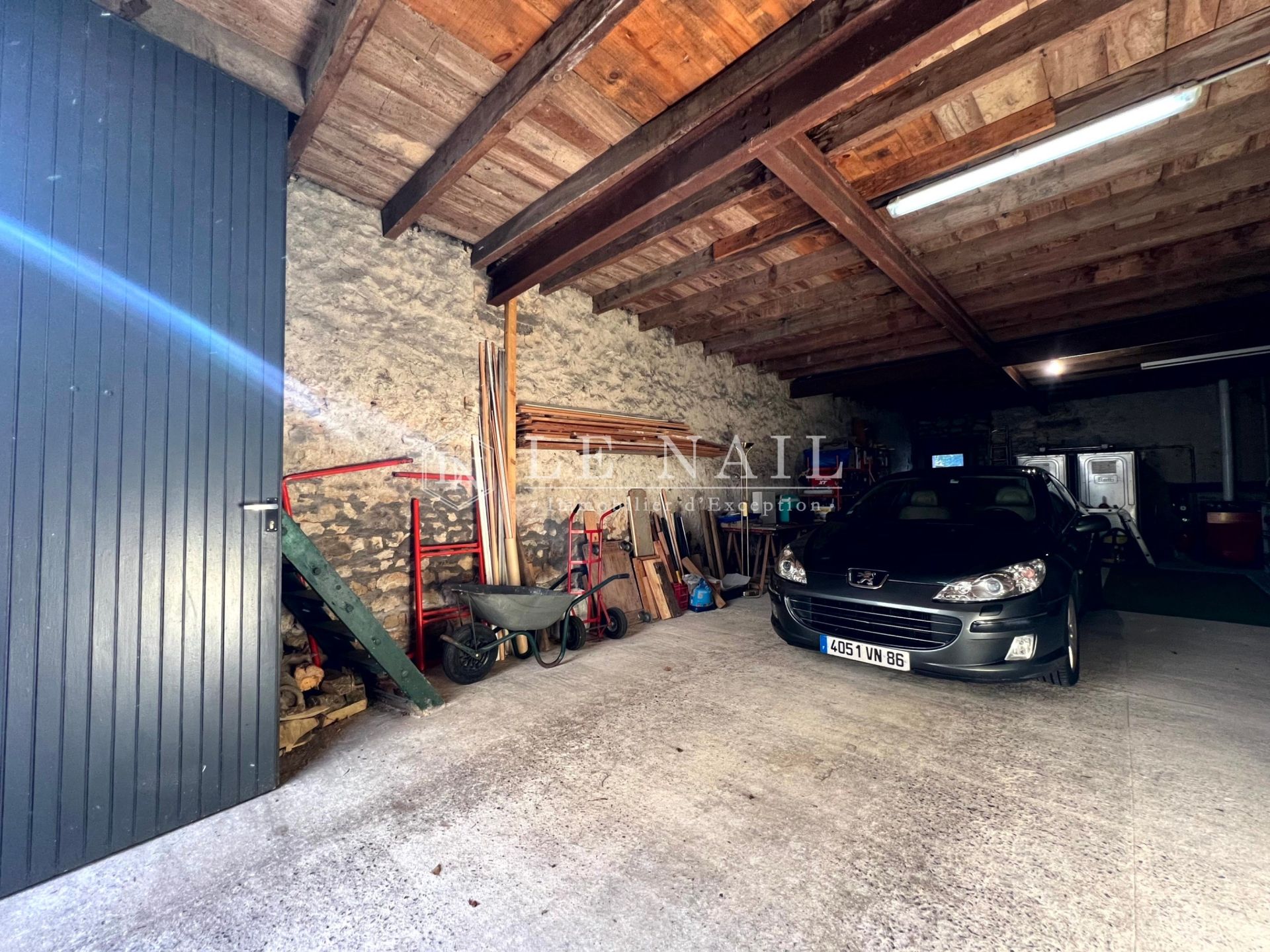 maison de maître 14 pièces en vente à CIVRAY (86400)