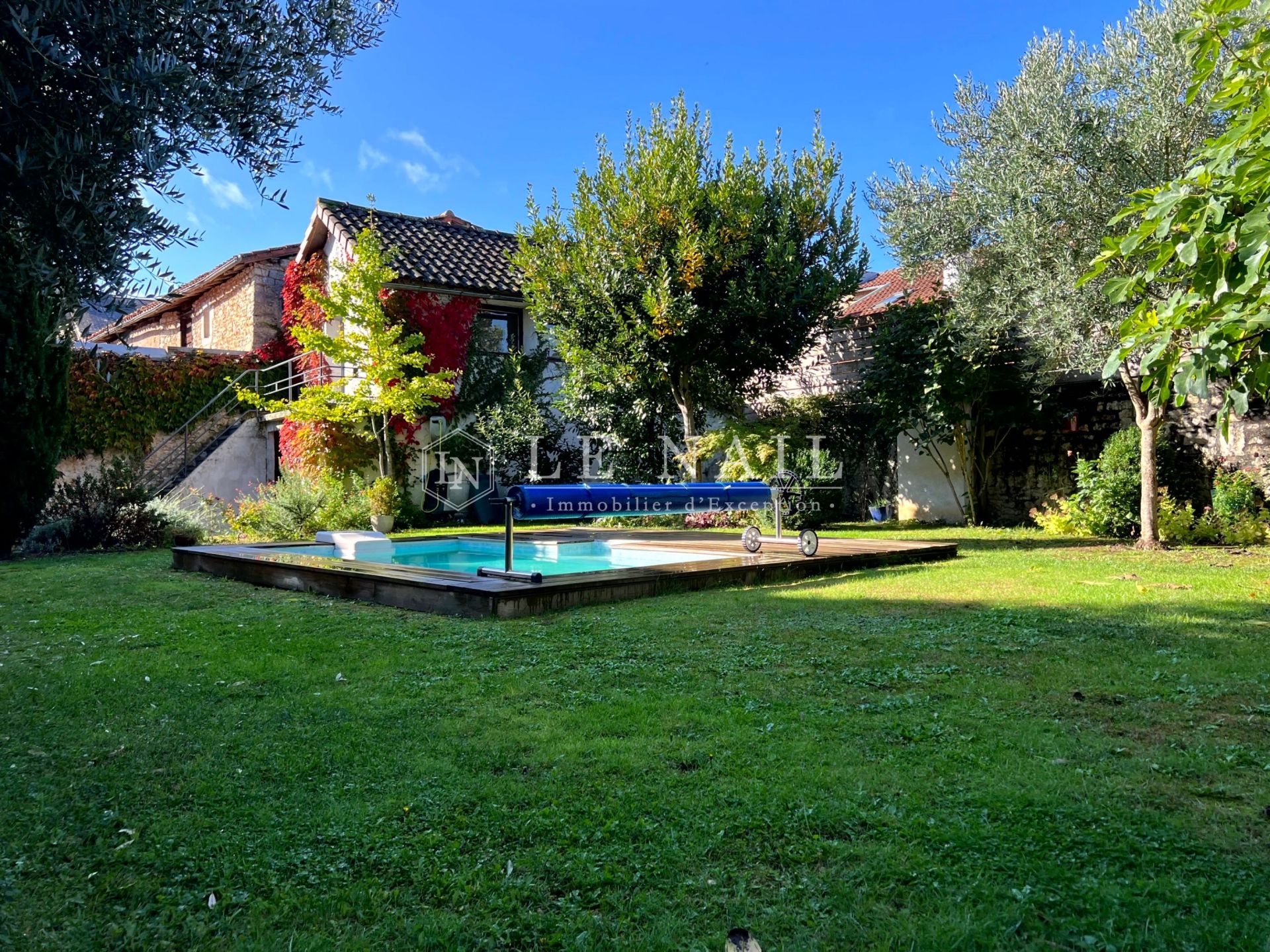 maison de maître 14 pièces en vente à CIVRAY (86400)