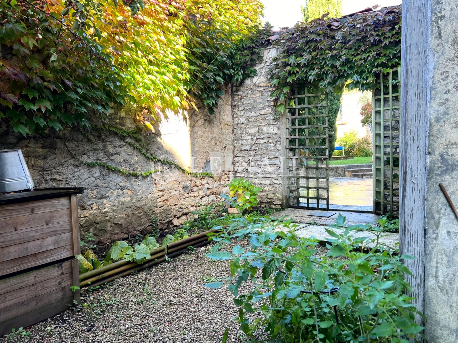 maison de maître 14 pièces en vente à CIVRAY (86400)