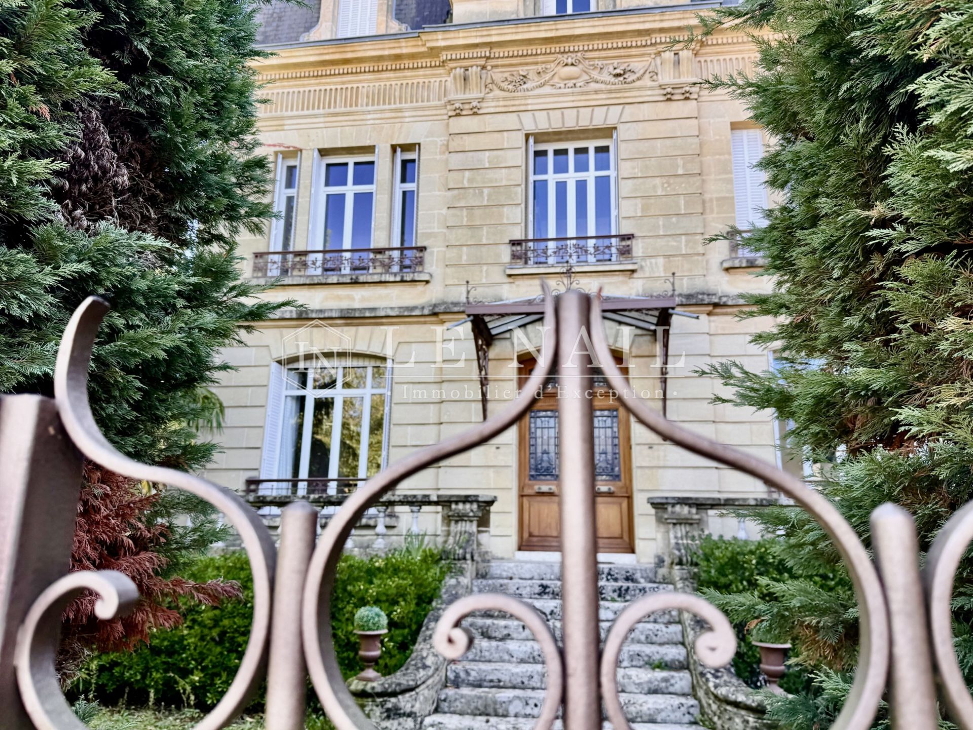 mansion (hôtel particulier) 9 rooms for sale on BERGERAC (24100)