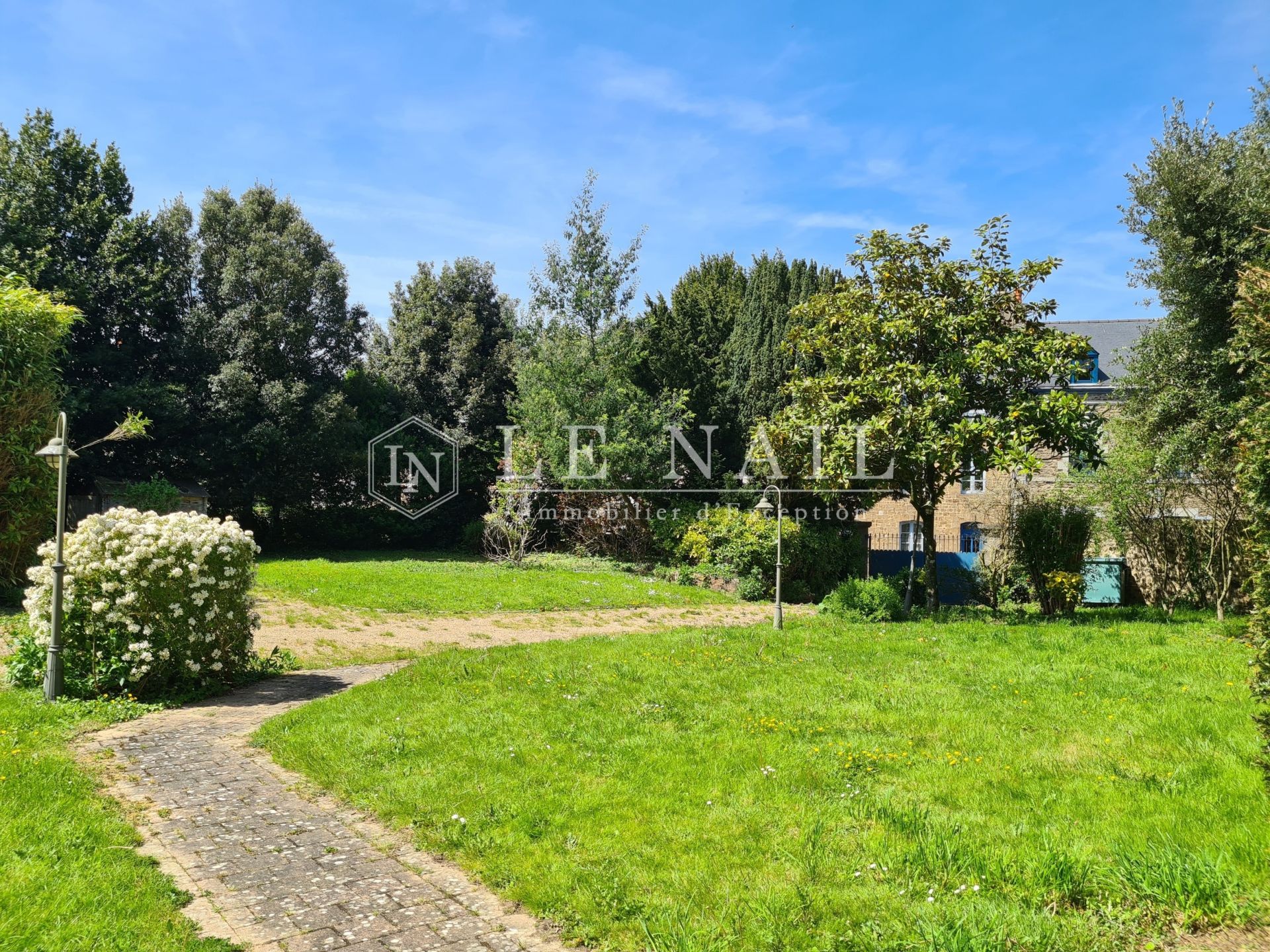 propriété 14 pièces en vente à ERNEE (53500)
